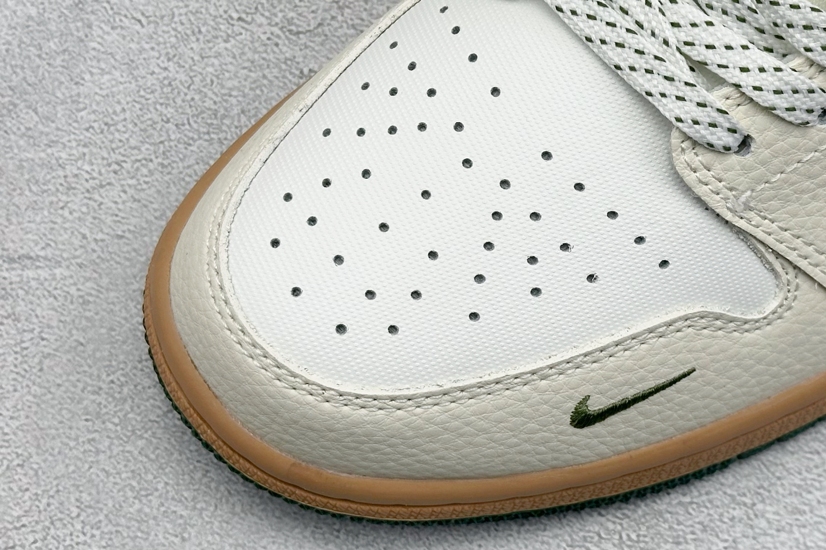 XC版Air Jordan 1 Retro Low x Dior 联名低帮板鞋 LR8888-013