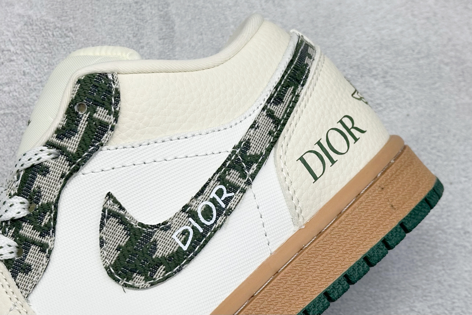 XC版Air Jordan 1 Retro Low x Dior 联名低帮板鞋 LR8888-013