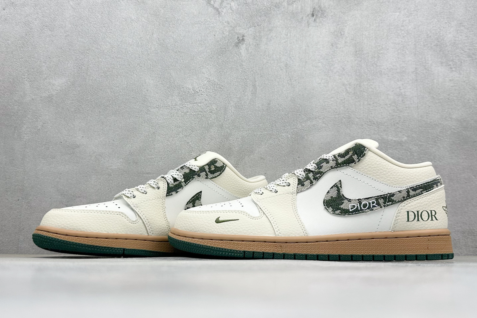 XC版Air Jordan 1 Retro Low x Dior 联名低帮板鞋 LR8888-013