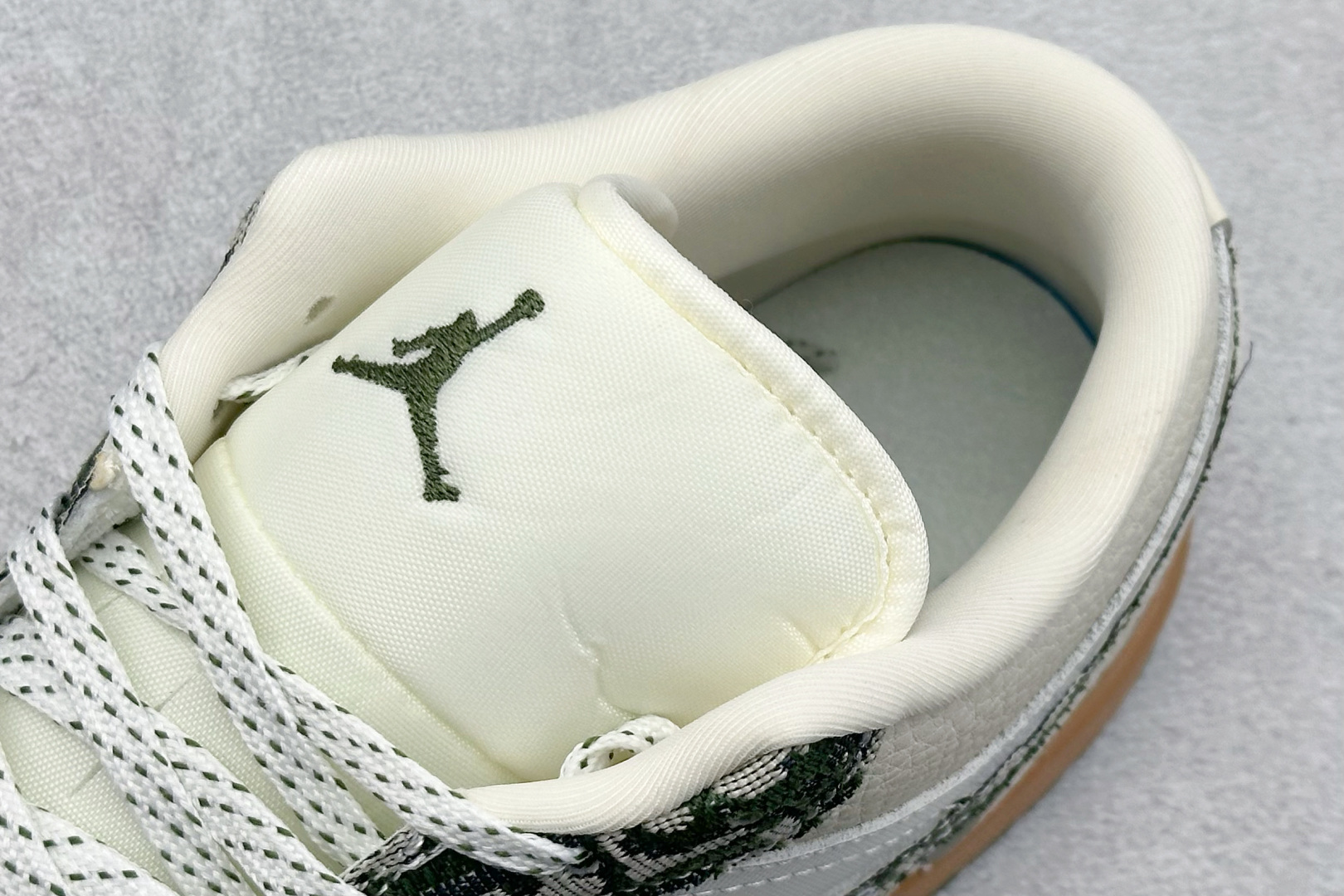 XC版Air Jordan 1 Retro Low x Dior 联名低帮板鞋 LR8888-013