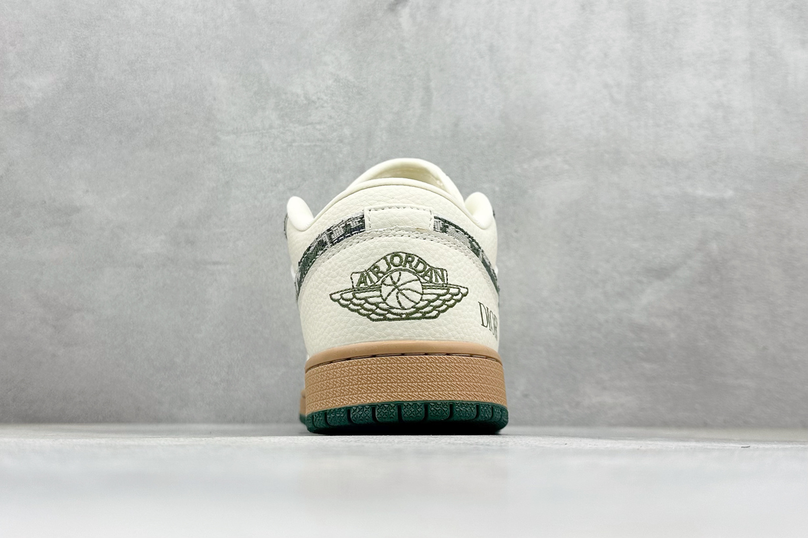 XC版Air Jordan 1 Retro Low x Dior 联名低帮板鞋 LR8888-013