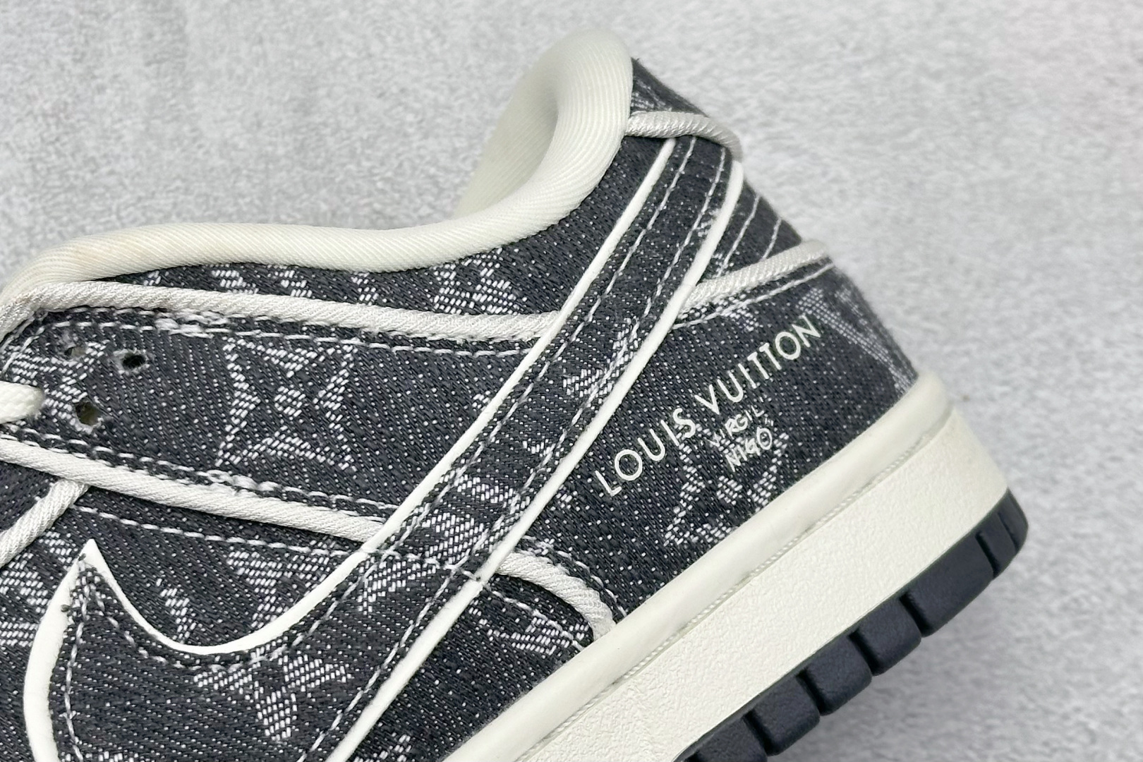 SC版Nike SB Dunk Low LV联名 白深蓝牛仔 高端定制 低帮休闲板鞋 SC0601-470-High Quatity Cheap Brand wholesale wholesaler seller Clothes Bags handbags Sneakers Top Fashion Clothing Shoes from China Factory Chinese suppliers best Quality Beautiful Price SC版Nike SB Dunk Low LV联名 白深蓝牛仔 高端定制 低帮休闲板鞋 SC0601-470