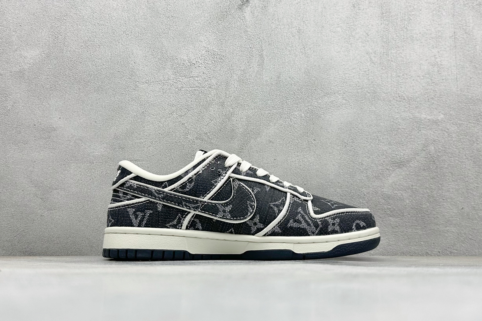 SC版Nike SB Dunk Low LV联名 白深蓝牛仔 高端定制 低帮休闲板鞋 SC0601-470-High Quatity Cheap Brand wholesale wholesaler seller Clothes Bags handbags Sneakers Top Fashion Clothing Shoes from China Factory Chinese suppliers best Quality Beautiful Price SC版Nike SB Dunk Low LV联名 白深蓝牛仔 高端定制 低帮休闲板鞋 SC0601-470
