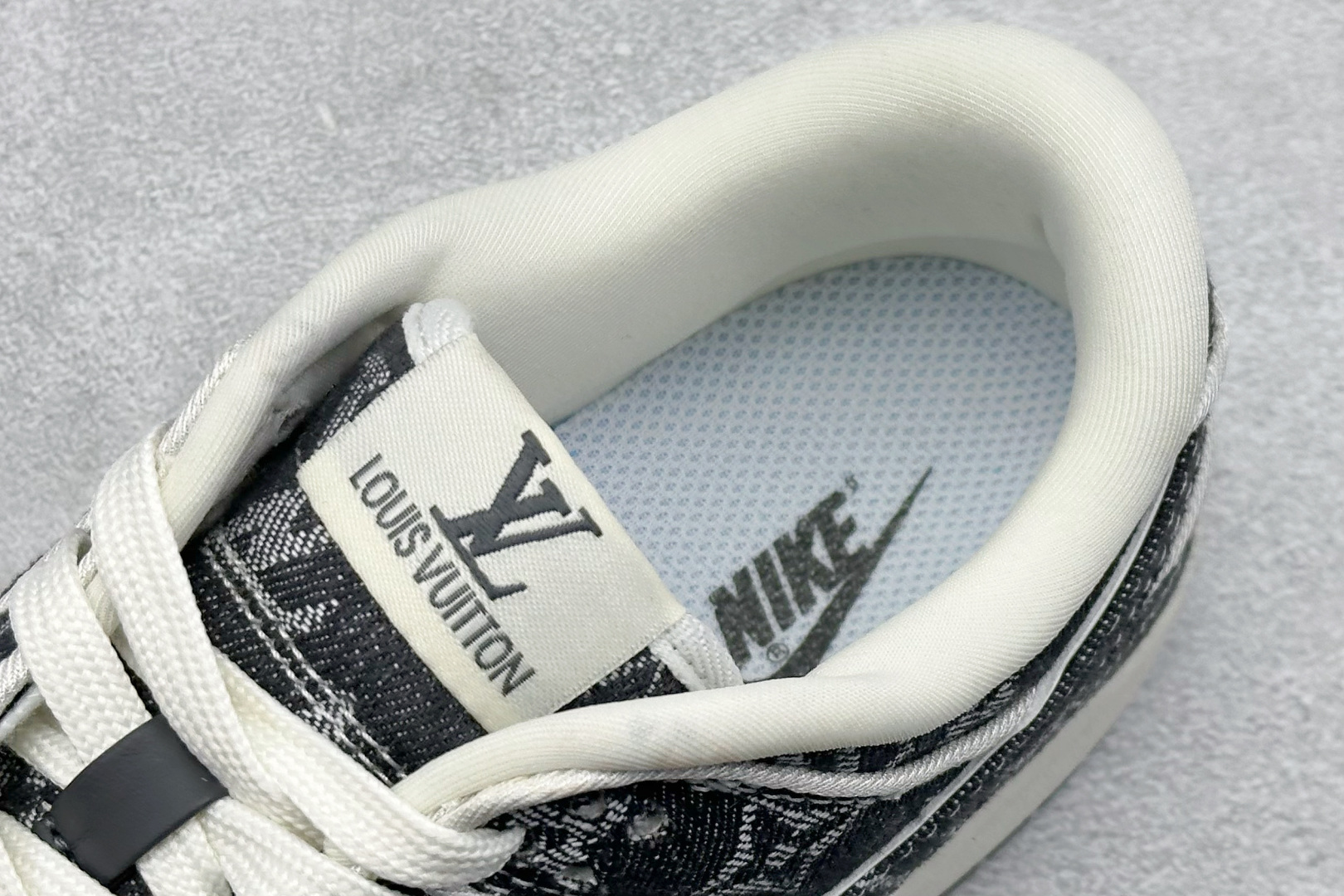 SC版Nike SB Dunk Low LV联名 白深蓝牛仔 高端定制 低帮休闲板鞋 SC0601-470-High Quatity Cheap Brand wholesale wholesaler seller Clothes Bags handbags Sneakers Top Fashion Clothing Shoes from China Factory Chinese suppliers best Quality Beautiful Price SC版Nike SB Dunk Low LV联名 白深蓝牛仔 高端定制 低帮休闲板鞋 SC0601-470