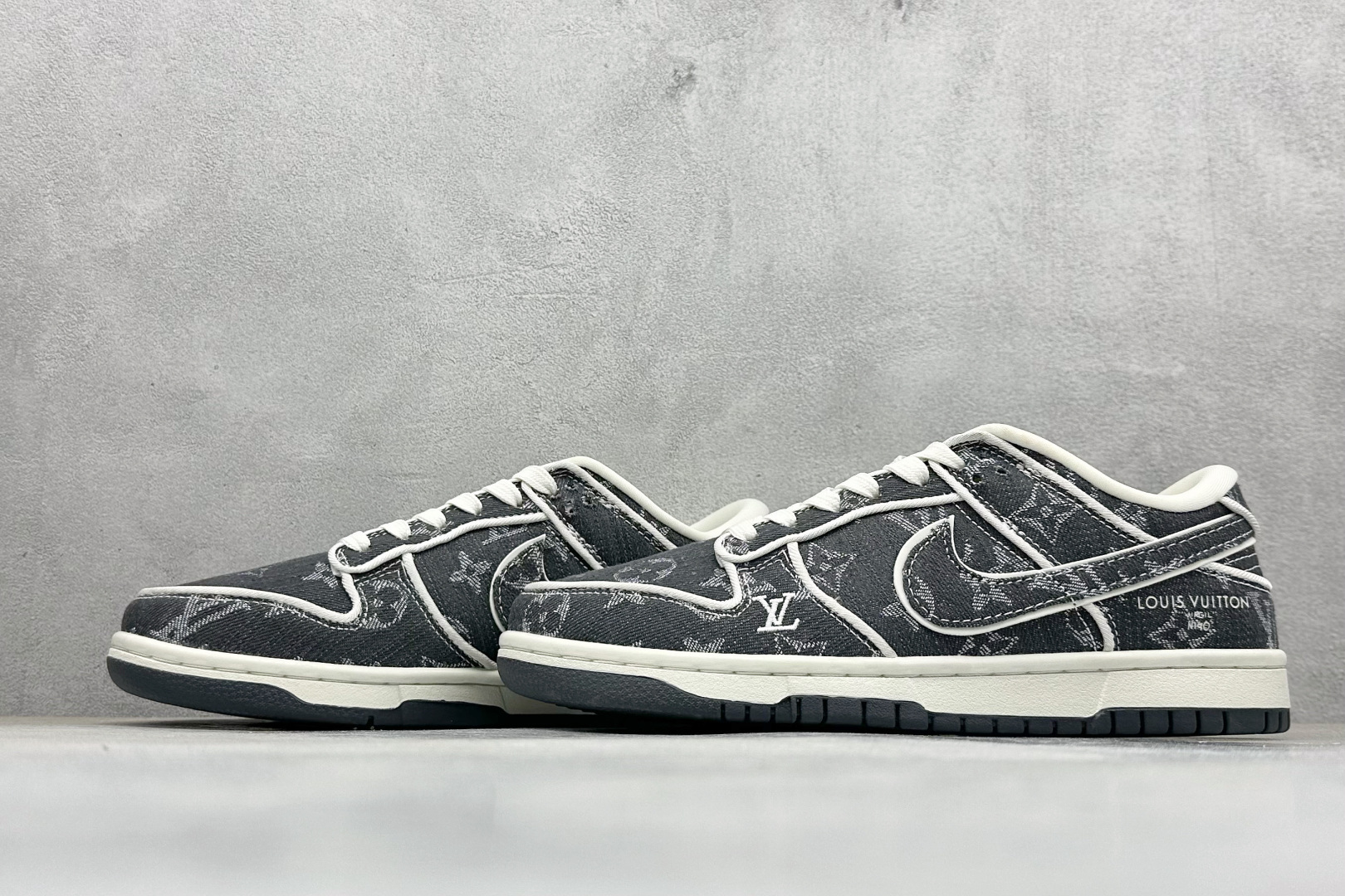 SC版Nike SB Dunk Low LV联名 白深蓝牛仔 高端定制 低帮休闲板鞋 SC0601-470-High Quatity Cheap Brand wholesale wholesaler seller Clothes Bags handbags Sneakers Top Fashion Clothing Shoes from China Factory Chinese suppliers best Quality Beautiful Price SC版Nike SB Dunk Low LV联名 白深蓝牛仔 高端定制 低帮休闲板鞋 SC0601-470
