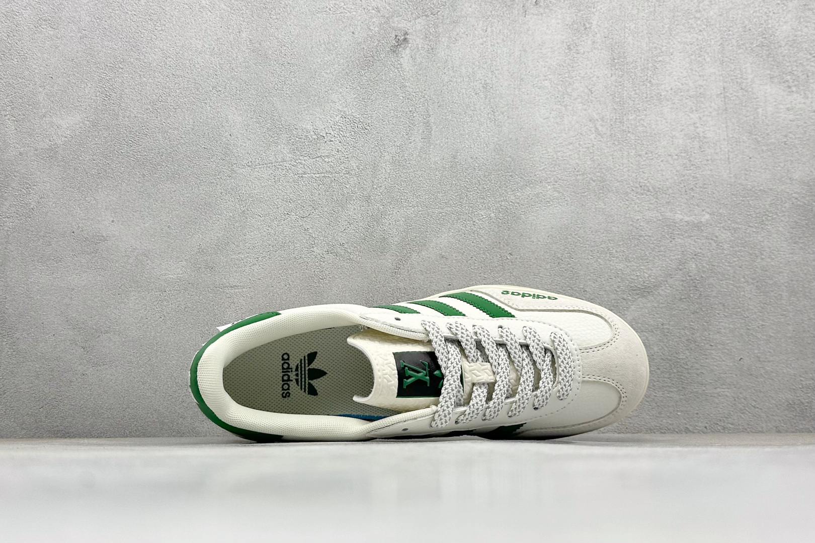 Adidas originals Samba x LV联名 桑巴舞系列复古经典轻便板鞋 XD6188-102