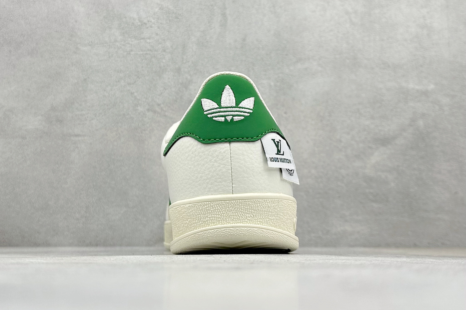 Adidas originals Samba x LV联名 桑巴舞系列复古经典轻便板鞋 XD6188-102