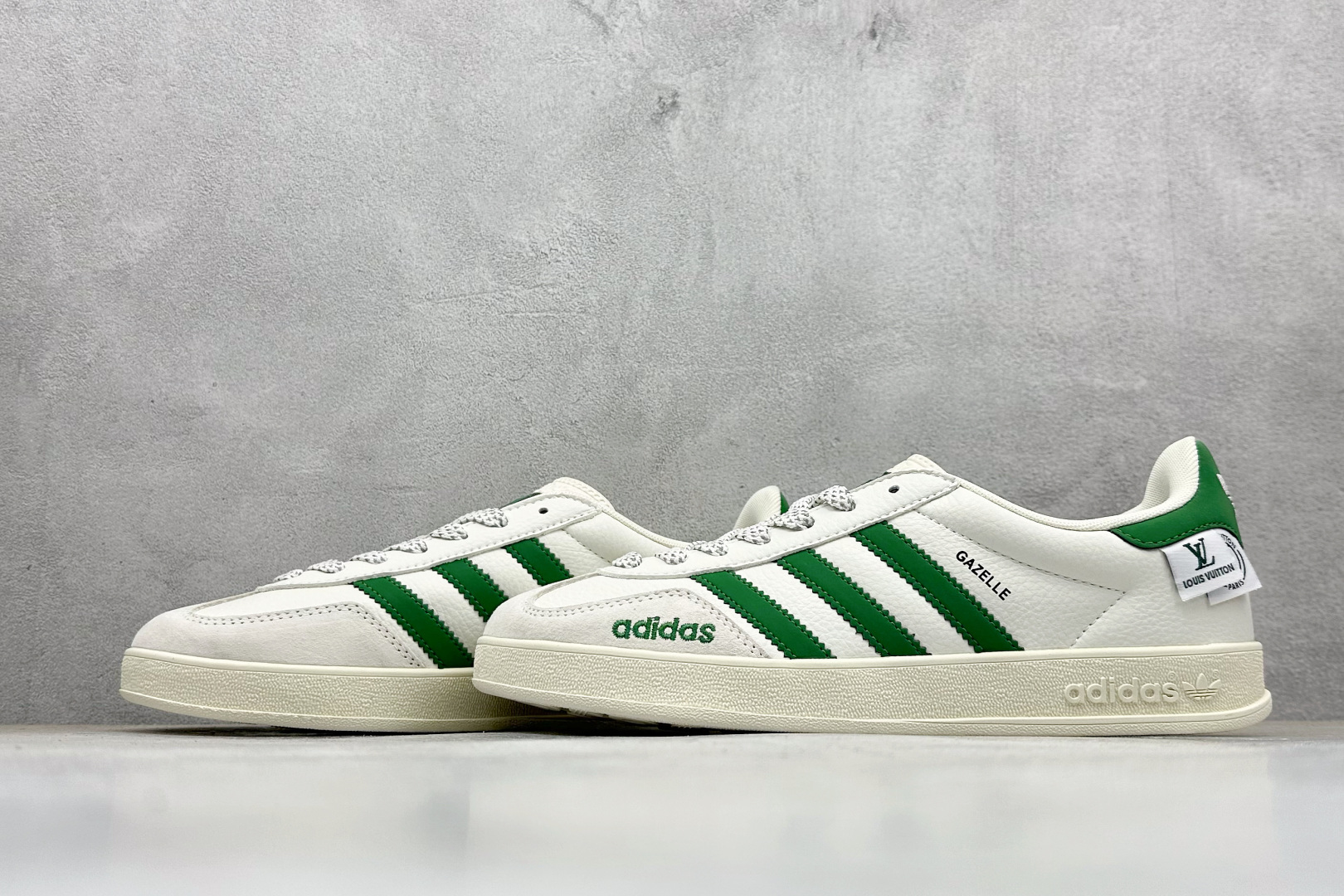 Adidas originals Samba x LV联名 桑巴舞系列复古经典轻便板鞋 XD6188-102