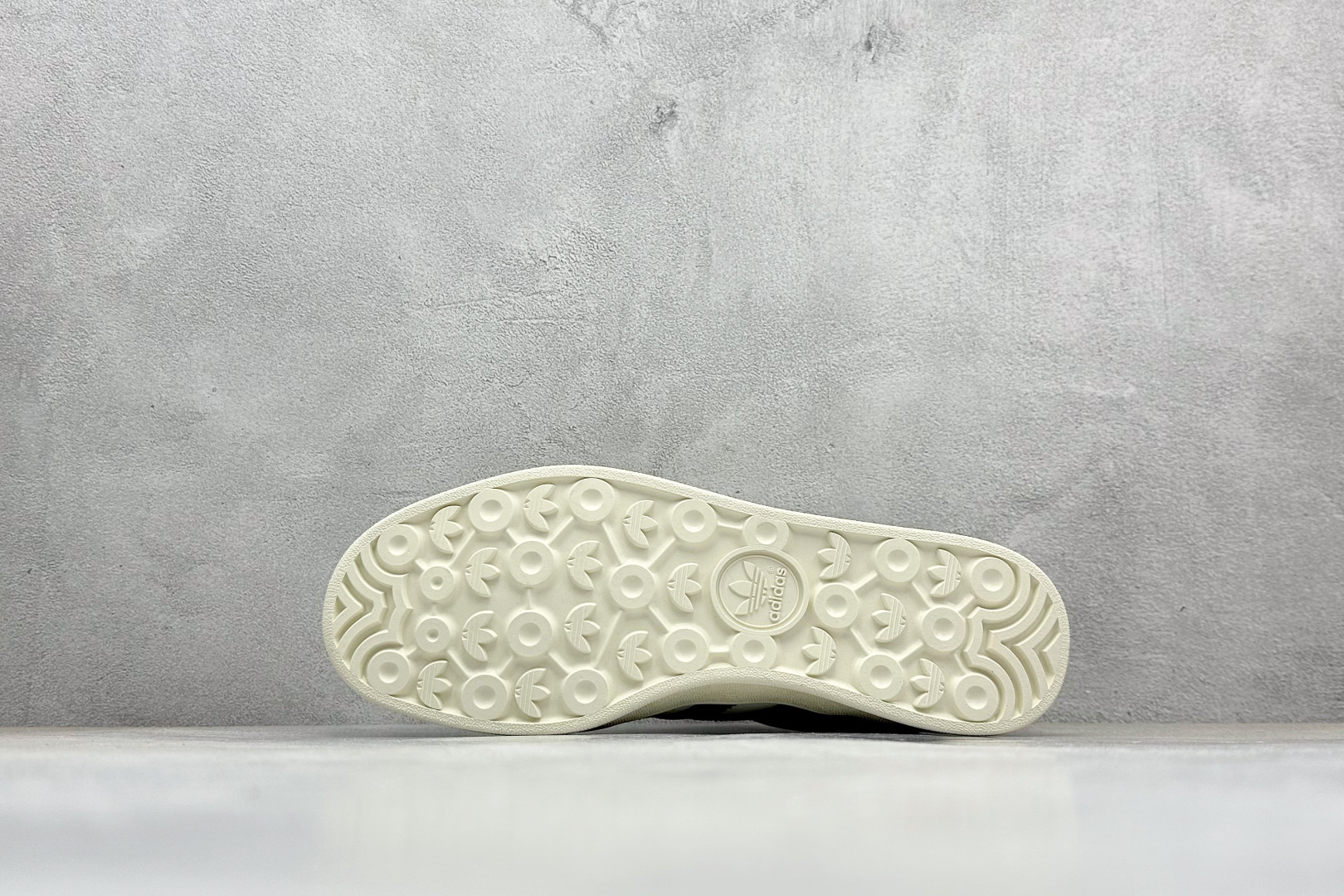 Adidas originals Samba x Sup联名 桑巴舞系列复古经典轻便板鞋 XD6188-103