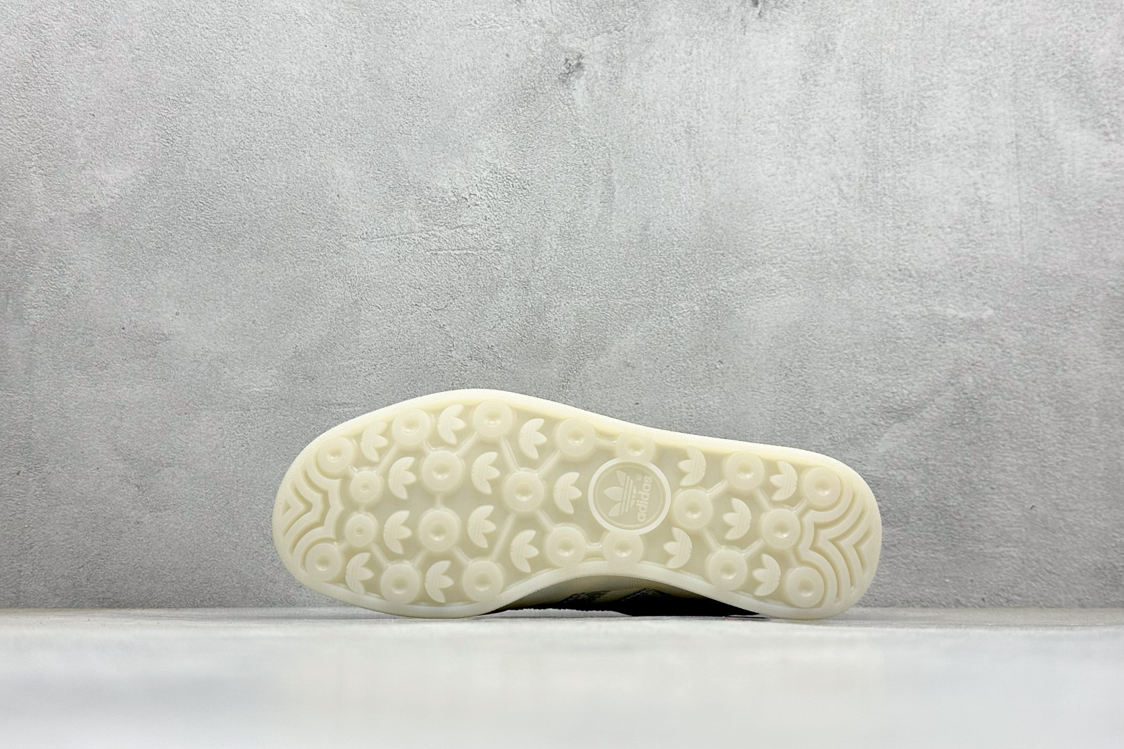 Adidas originals Samba x 拉布布联名 桑巴舞系列复古经典轻便板鞋 DM1234-015