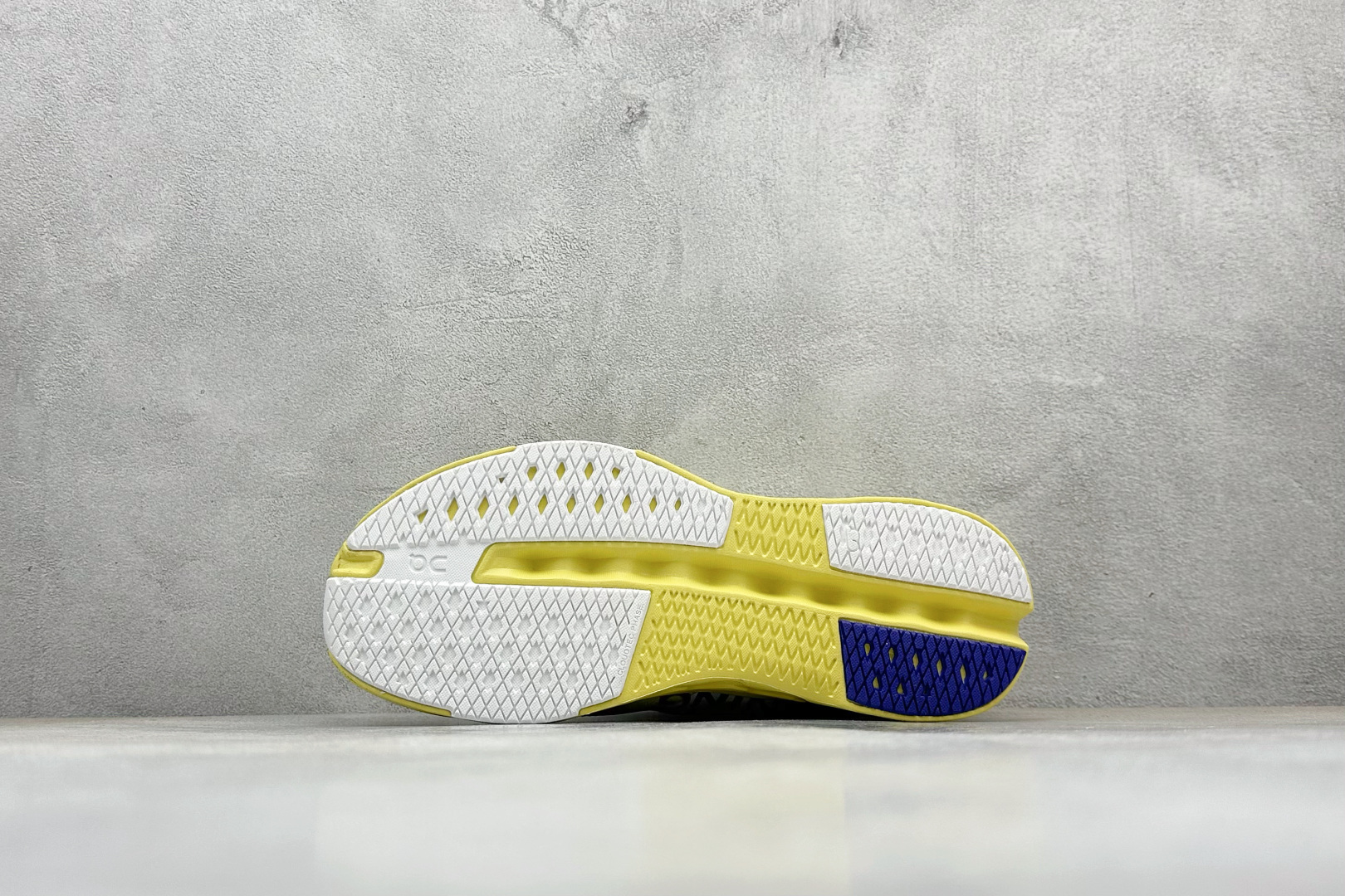 XD版On昂跑 Cloudsurfer Next 舒适百搭防滑耐磨低帮休闲跑步鞋 3MF1032