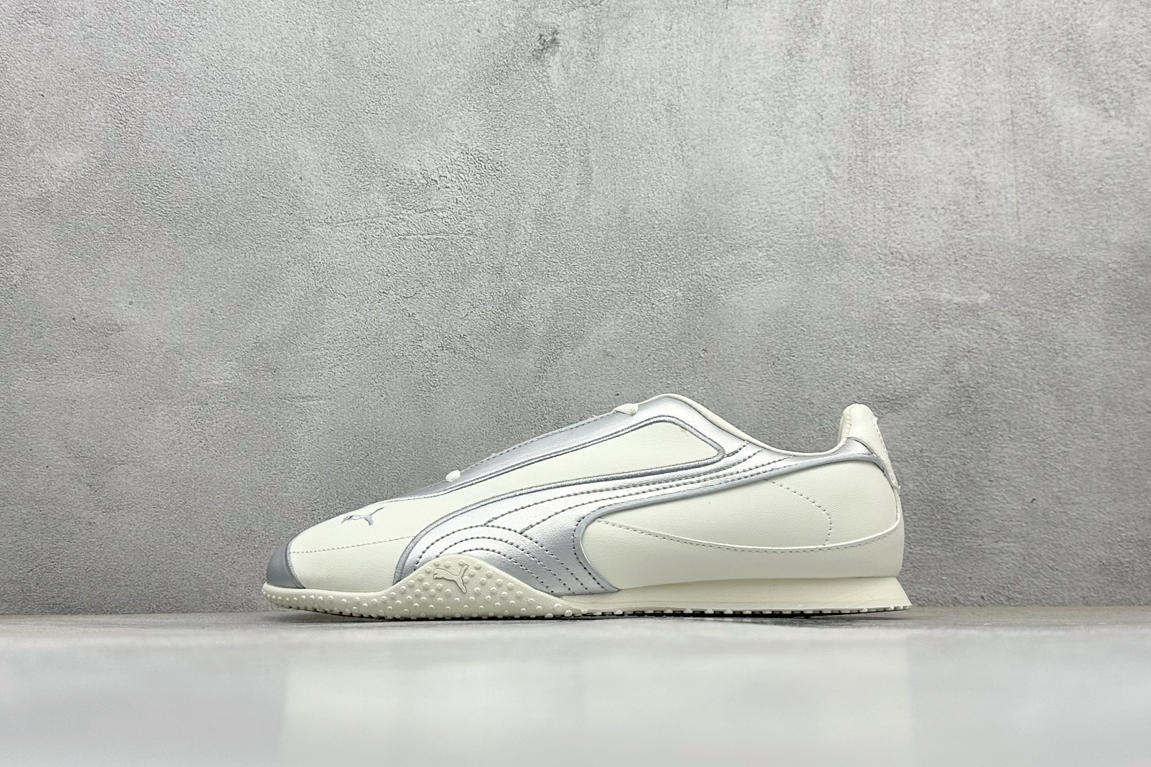 💰100 HY版Puma Bella Low 贝拉V2系列低帮薄底德训复古风经典百搭休闲慢跑鞋 货号：404043-02 尺码：36 37 37.5 38 38.5 39 40 40.5 41 42 42.5 43 44 45 编码：24