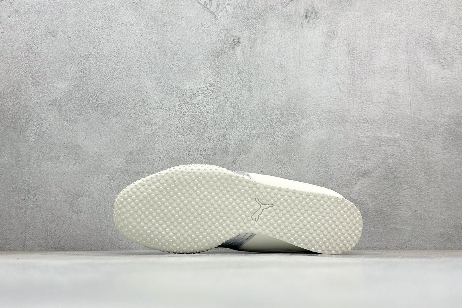 💰100 HY版Puma Bella Low 贝拉V2系列低帮薄底德训复古风经典百搭休闲慢跑鞋 货号：404043-02 尺码：36 37 37.5 38 38.5 39 40 40.5 41 42 42.5 43 44 45 编码：24