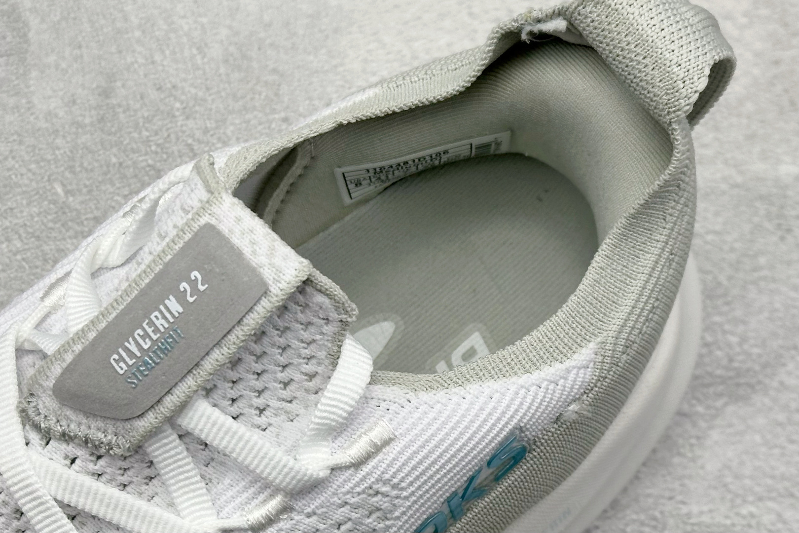 Z版Brooks 布鲁克斯 Glycerin 22 超弹轻盈跑步鞋 110448-1D-106-High Quatity Cheap Brand wholesale wholesaler seller Clothes Bags handbags Sneakers Top Fashion Clothing Shoes from China Factory Chinese suppliers best Quality Beautiful Price Z版Brooks 布鲁克斯 Glycerin 22 超弹轻盈跑步鞋 110448-1D-106