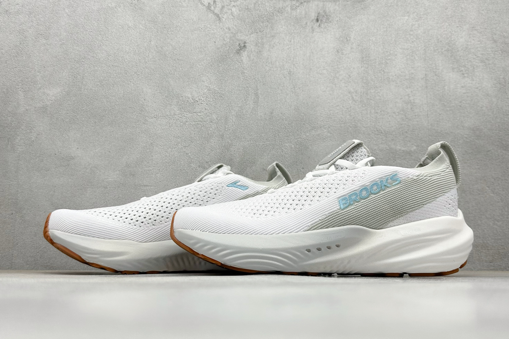 Z版Brooks 布鲁克斯 Glycerin 22 超弹轻盈跑步鞋 110448-1D-106-High Quatity Cheap Brand wholesale wholesaler seller Clothes Bags handbags Sneakers Top Fashion Clothing Shoes from China Factory Chinese suppliers best Quality Beautiful Price Z版Brooks 布鲁克斯 Glycerin 22 超弹轻盈跑步鞋 110448-1D-106