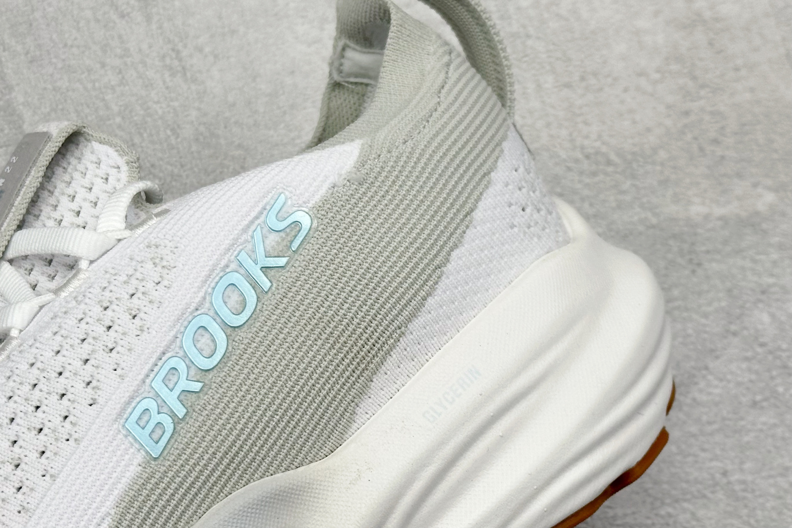 Z版Brooks 布鲁克斯 Glycerin 22 超弹轻盈跑步鞋 110448-1D-106-High Quatity Cheap Brand wholesale wholesaler seller Clothes Bags handbags Sneakers Top Fashion Clothing Shoes from China Factory Chinese suppliers best Quality Beautiful Price Z版Brooks 布鲁克斯 Glycerin 22 超弹轻盈跑步鞋 110448-1D-106