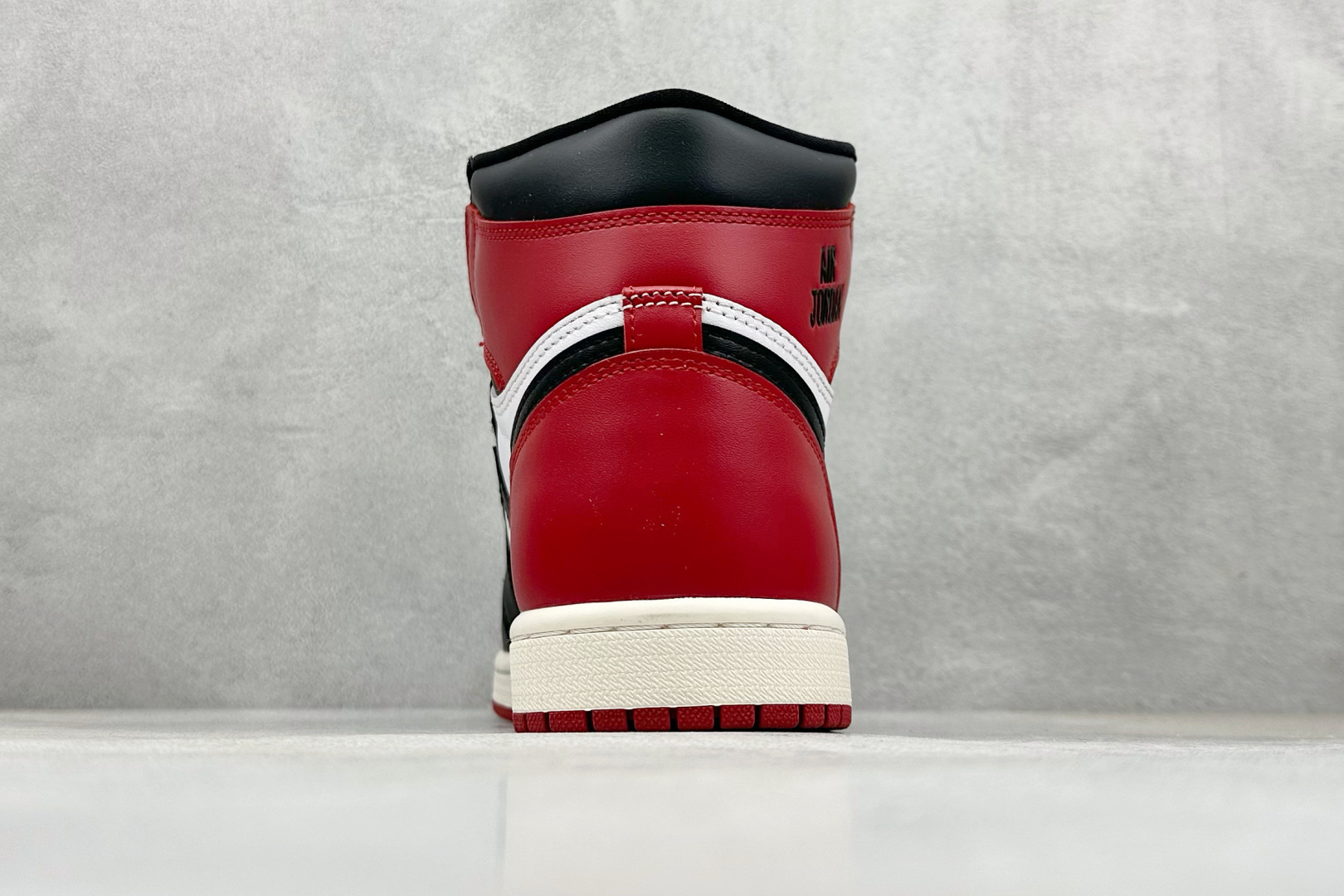 新F版AIR Jordan 1 RETRO HIGH 高帮黑脚趾 DZ5485-106