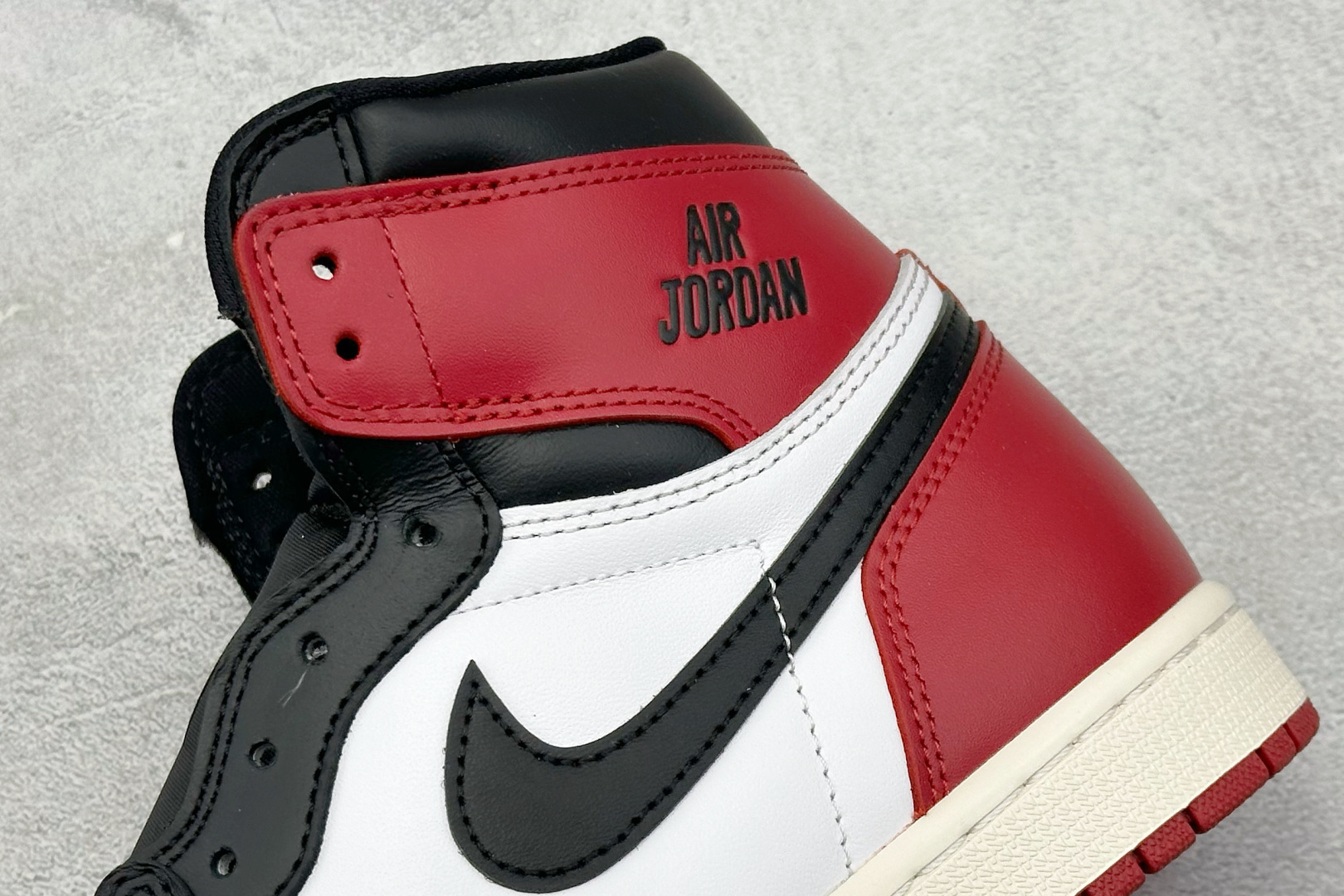 新F版AIR Jordan 1 RETRO HIGH 高帮黑脚趾 DZ5485-106