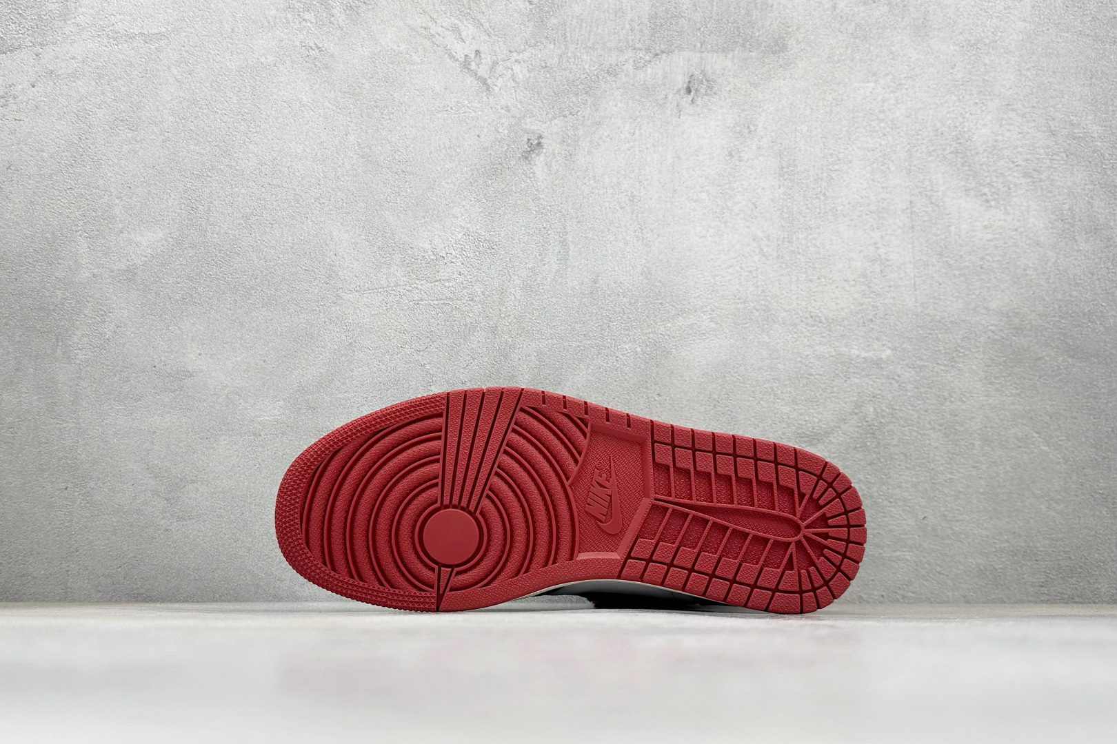 新F版AIR Jordan 1 RETRO HIGH 高帮黑脚趾 DZ5485-106