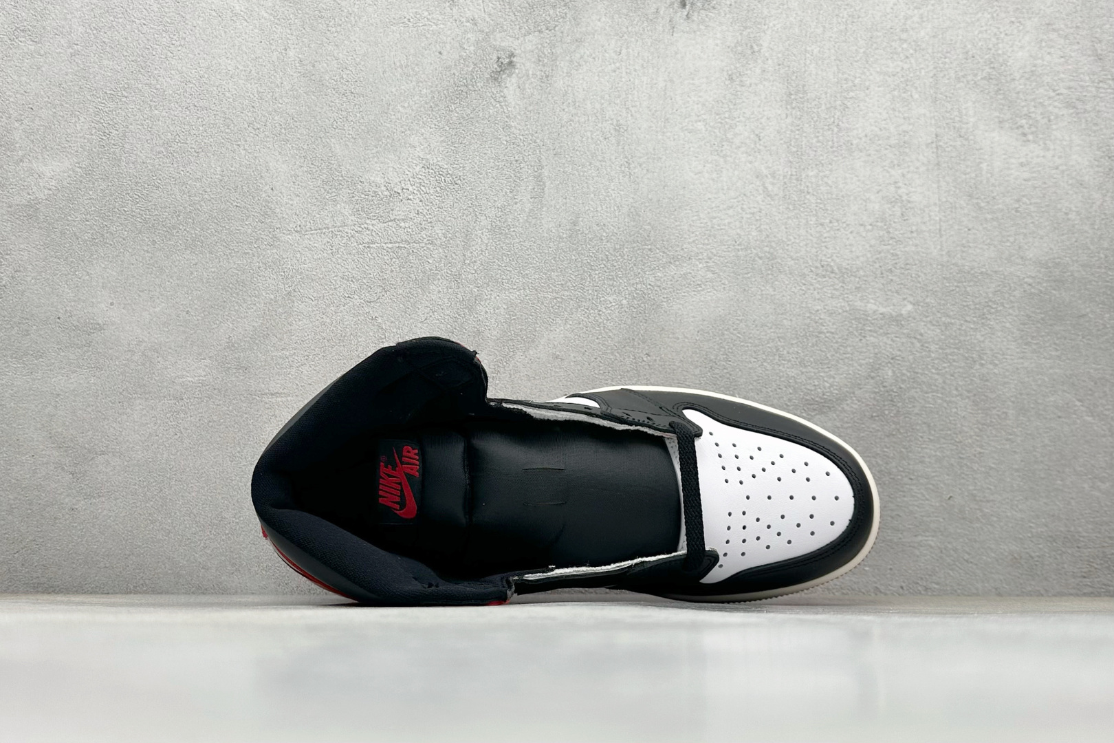 新F版AIR Jordan 1 RETRO HIGH 高帮黑脚趾 DZ5485-106