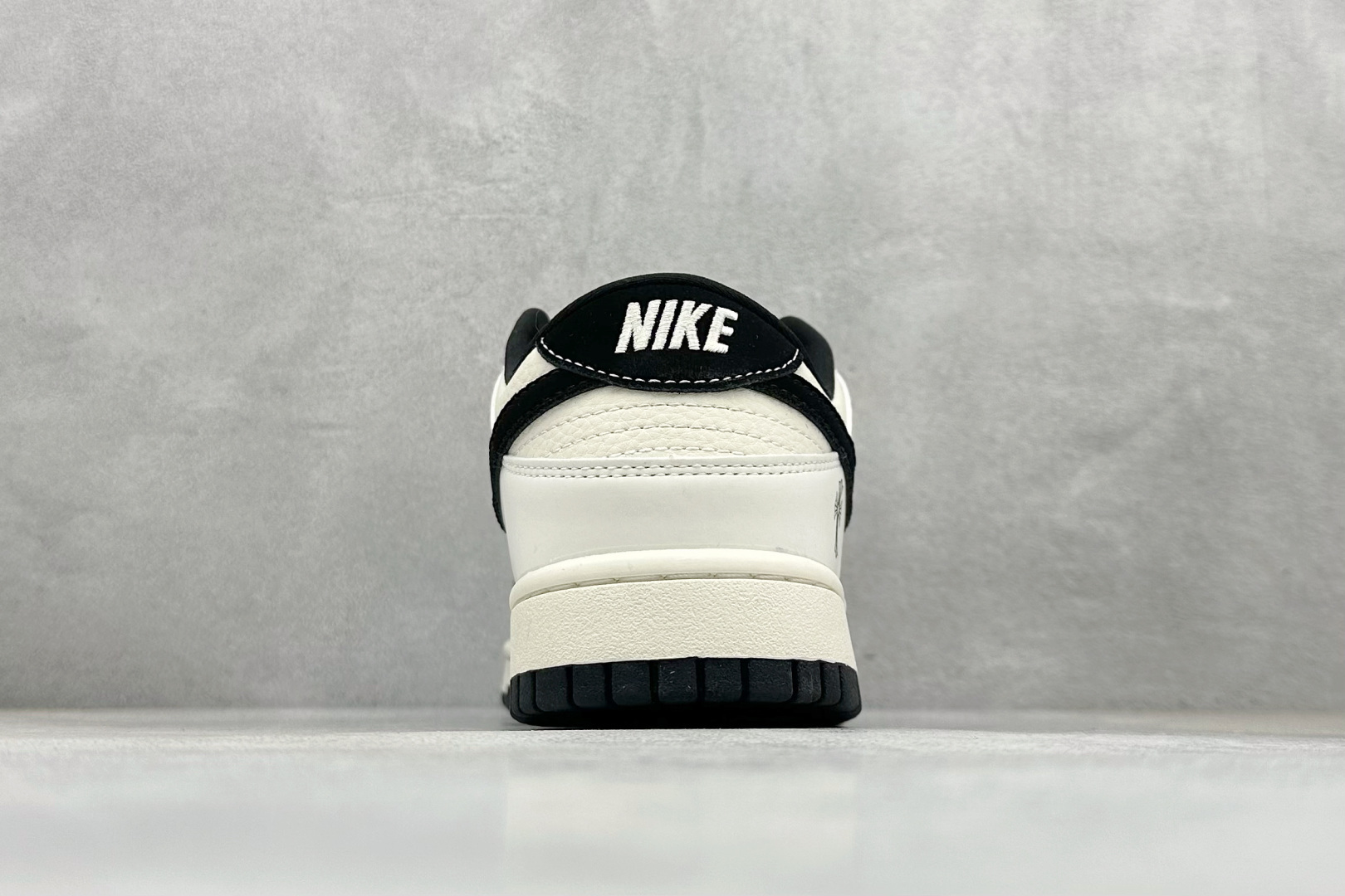 XC版Nike Jordan Air Jordan 1“克罗心联名——爱心拼花” 高端定制 低帮 SR8888-011