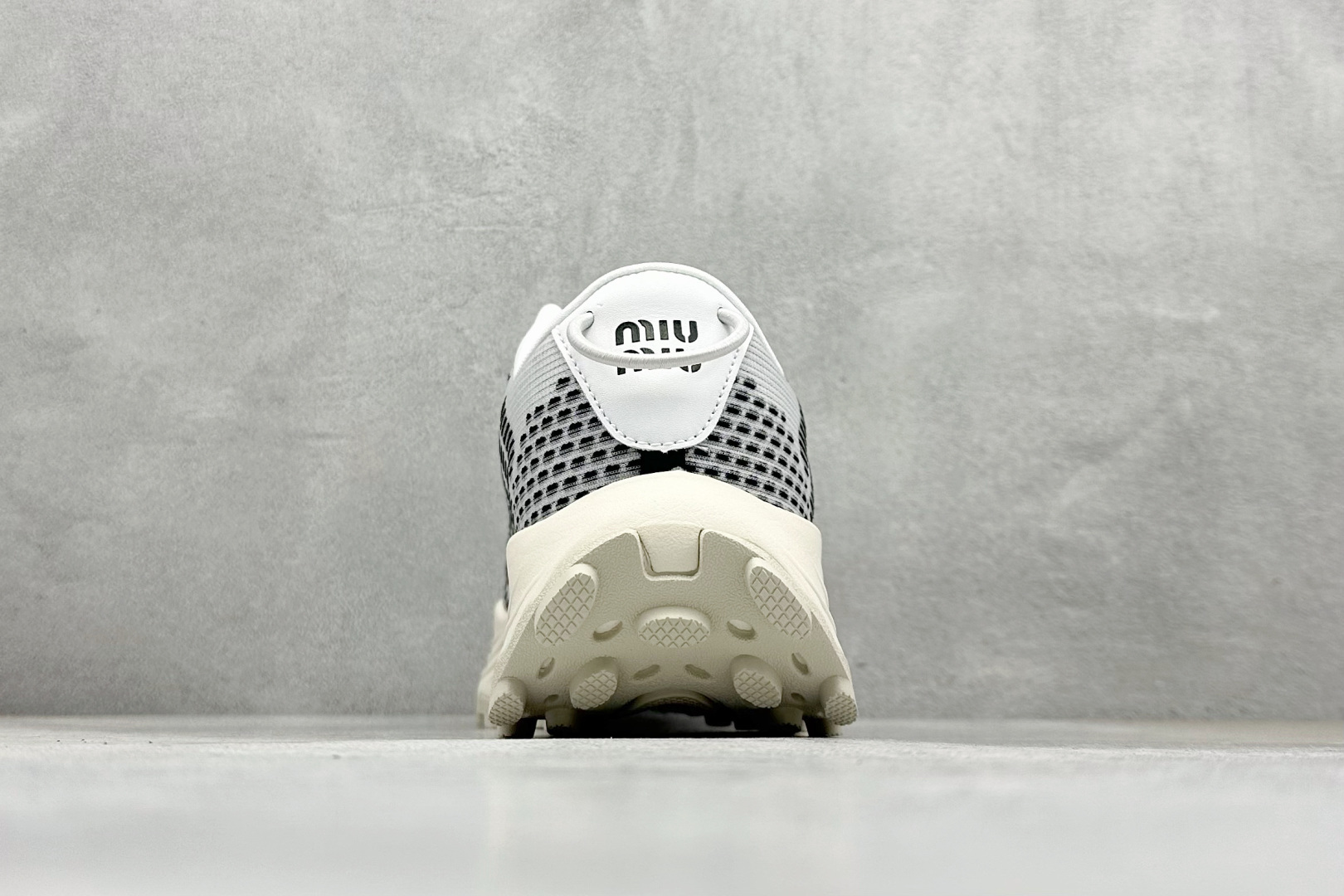 MIU MIU缪缪 圆头系带 低帮 生活休闲鞋 货号：5E480E尺码：36-40编码：35