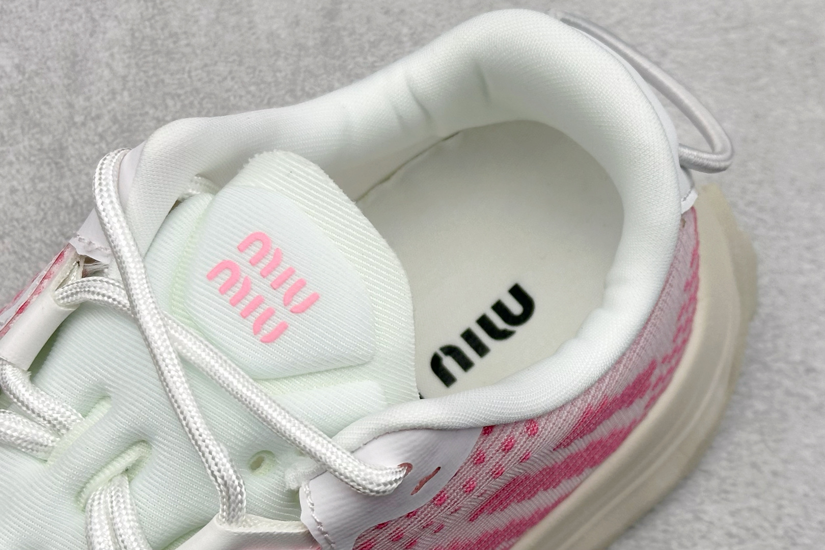 MIU MIU缪缪 圆头系带 低帮 生活休闲鞋 货号：5E480E尺码：36-40编码：35