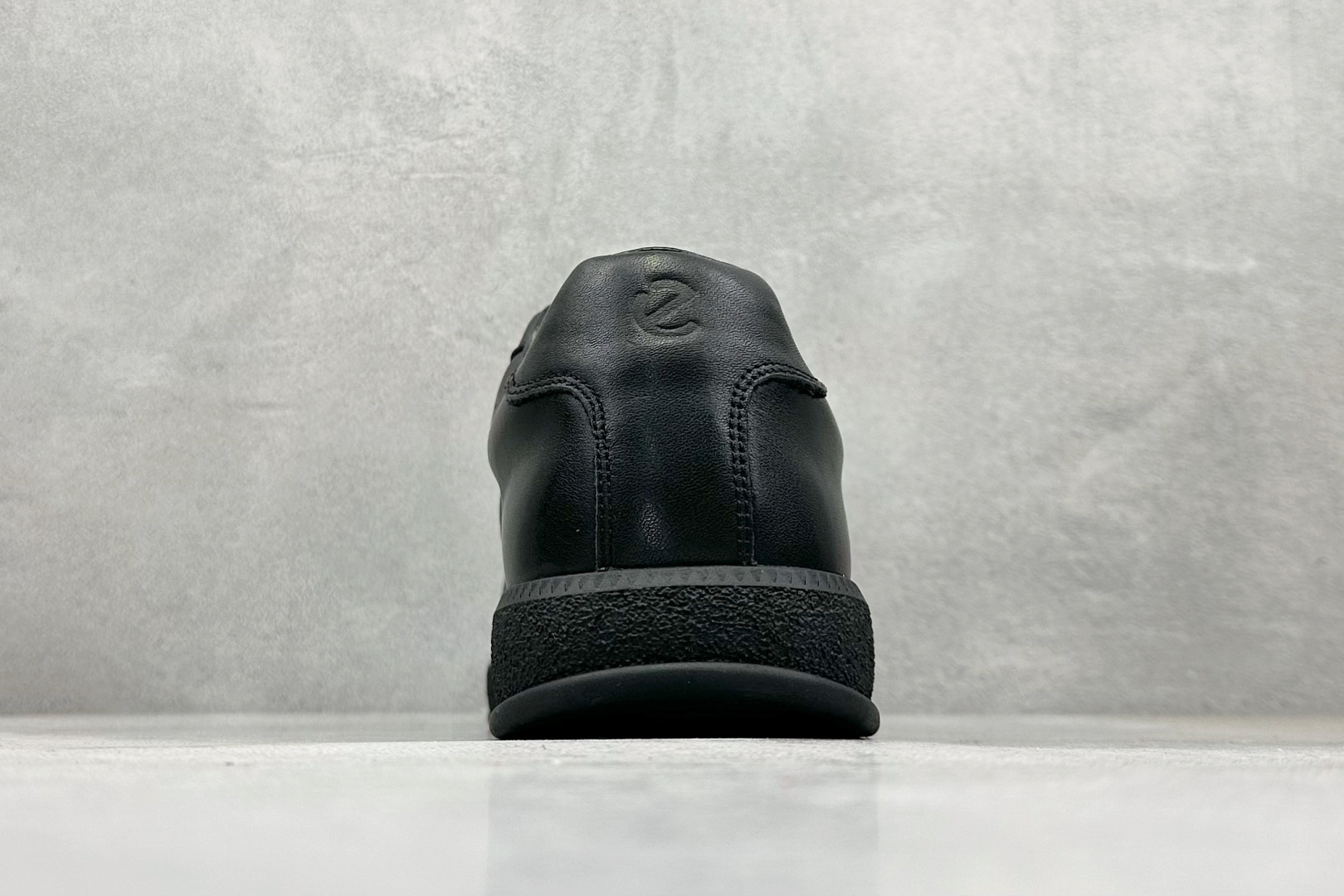 300 Ecco 爱步柔酷零点系列经典时尚百搭舒适徳训休闲鞋 635398-010