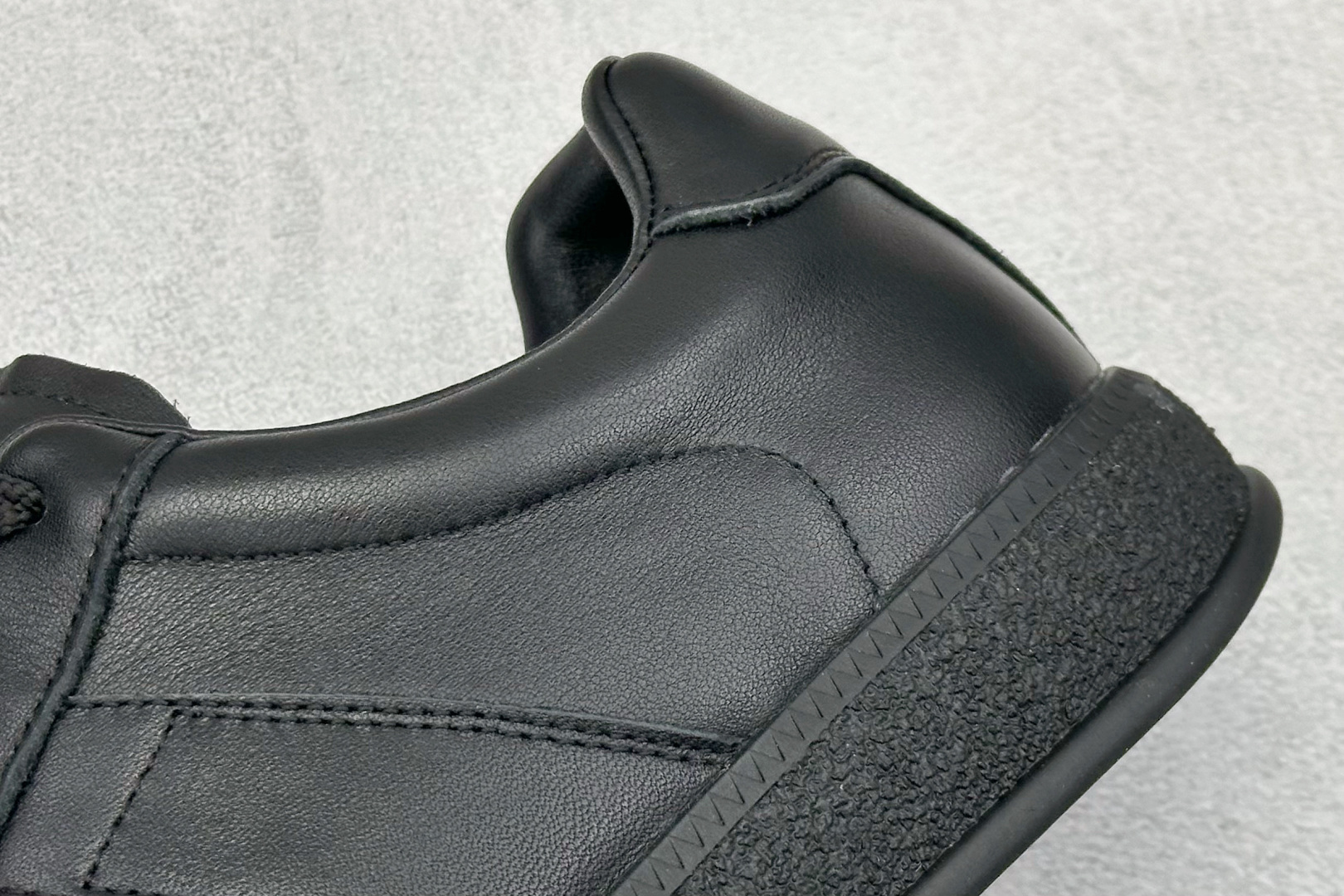 300 Ecco 爱步柔酷零点系列经典时尚百搭舒适徳训休闲鞋 635398-010