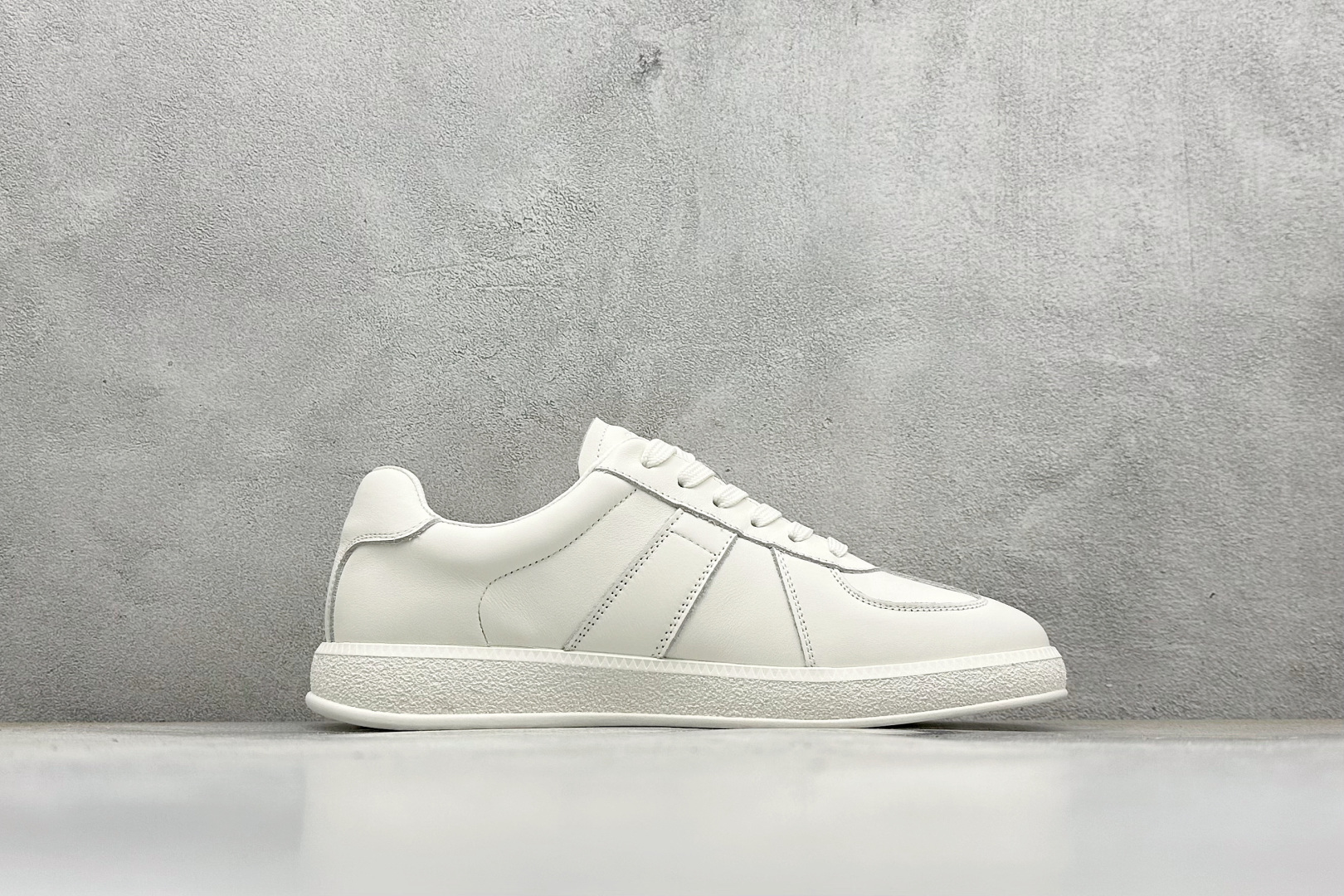 300 Ecco 爱步柔酷零点系列经典时尚百搭舒适徳训休闲鞋 635398-010