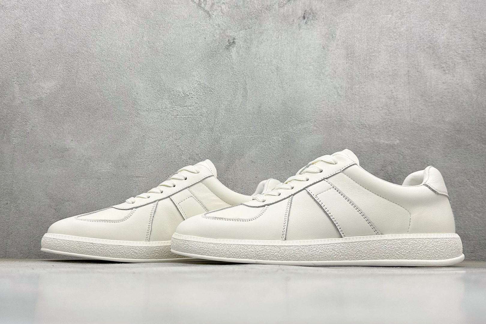 300 Ecco 爱步柔酷零点系列经典时尚百搭舒适徳训休闲鞋 635398-010