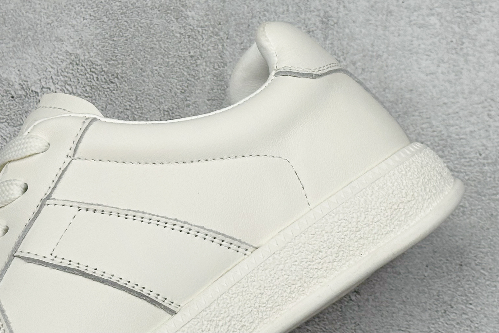 300 Ecco 爱步柔酷零点系列经典时尚百搭舒适徳训休闲鞋 635398-010