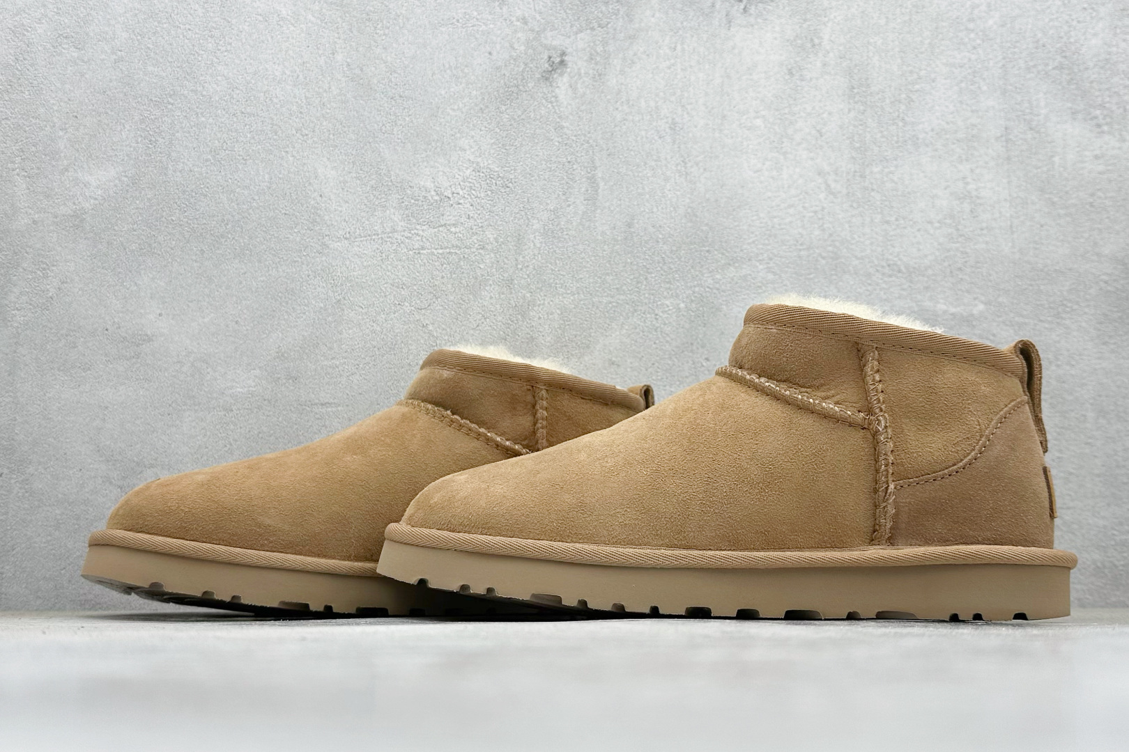 220 H纯原UGG Classic Ultra Mini 周冬雨同款羊毛一体迷你短靴 1116109