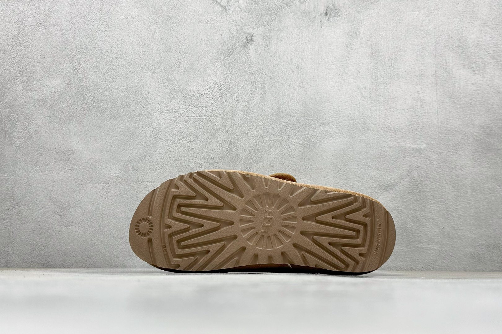 240 UGG 牙刷绣羊毛玛丽珍2.0版本 爆款回归 奶呼呼又软糯糯的冬日感 定制牛反绒搭配澳洲美利奴羊毛