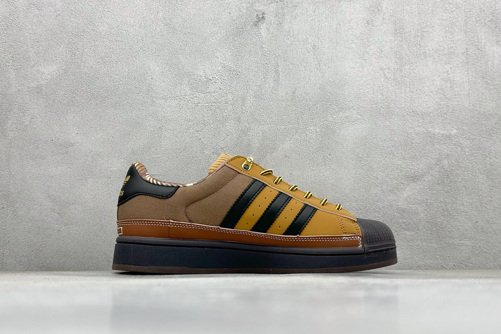 140 Adidas Originals Super II 贝壳头休闲板鞋 JR6990