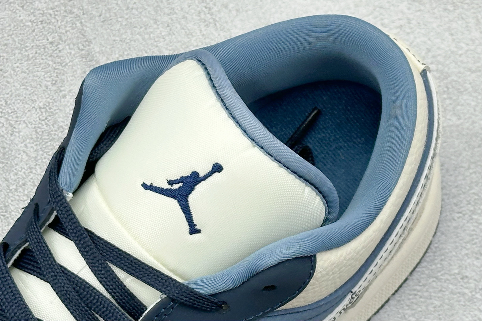 280 Nike Jordan Air Jordan 1 x DIOR 蓝白小勾 LD8888-006