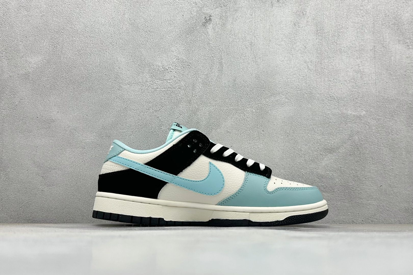 280 Nike SB Dunk Low x BAPE 蓝白小勾 SJ8888-002