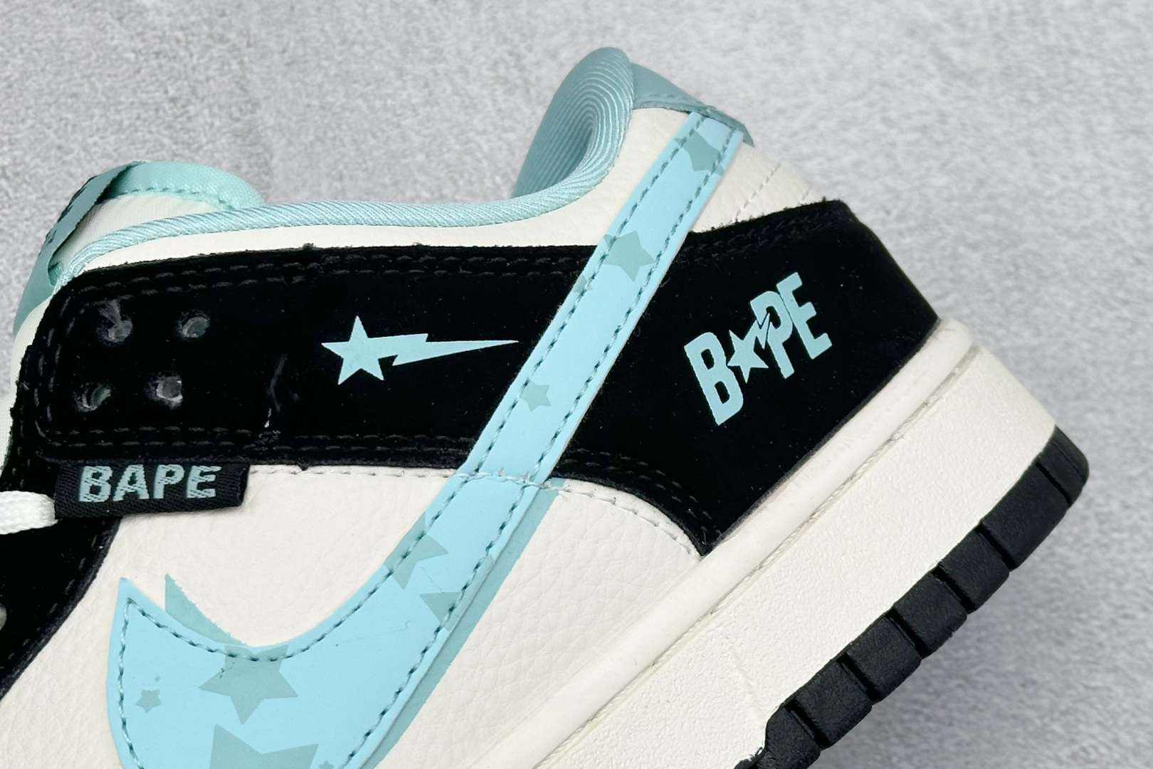 280 Nike SB Dunk Low x BAPE 蓝白小勾 SJ8888-002