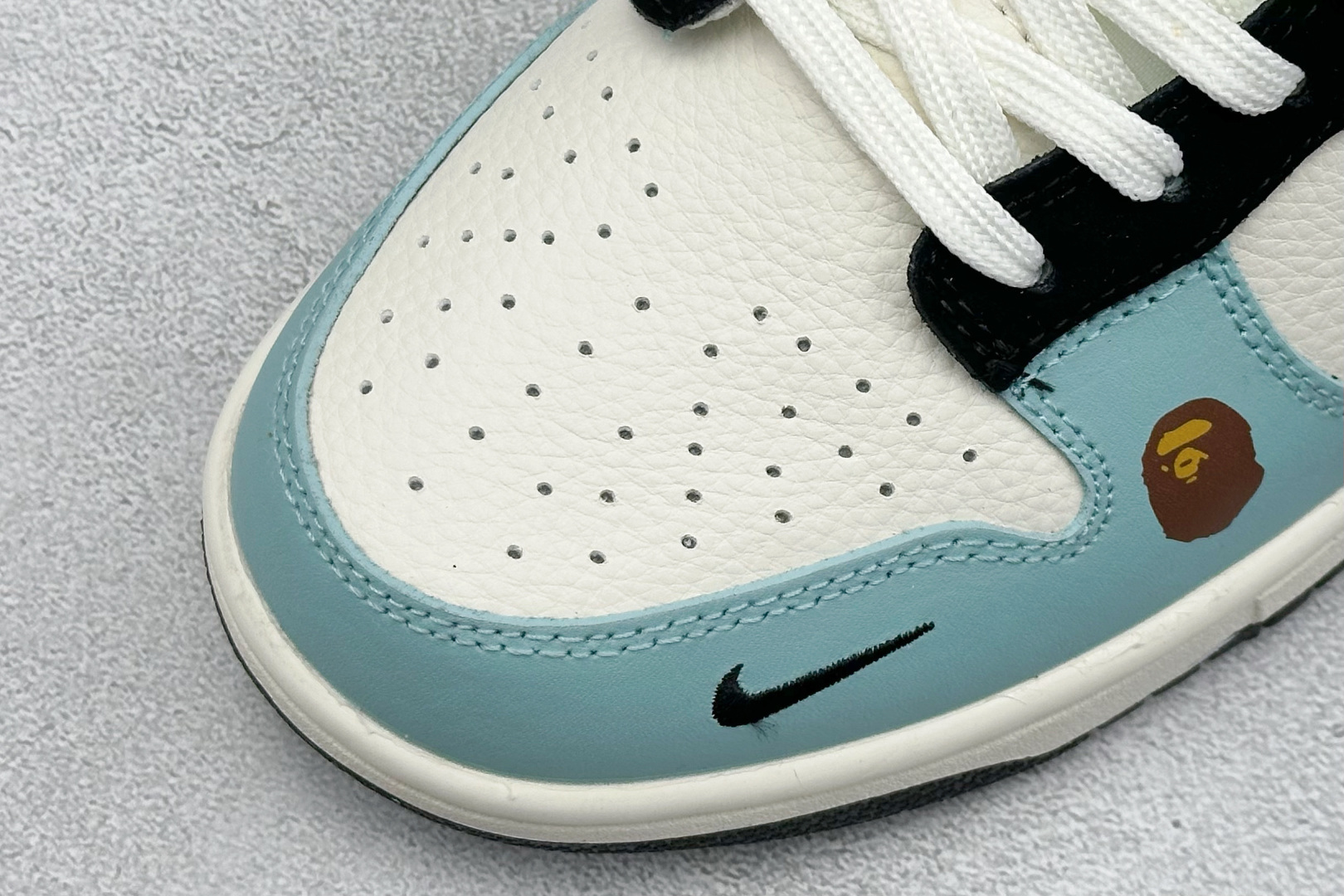 280 Nike SB Dunk Low x BAPE 蓝白小勾 SJ8888-002