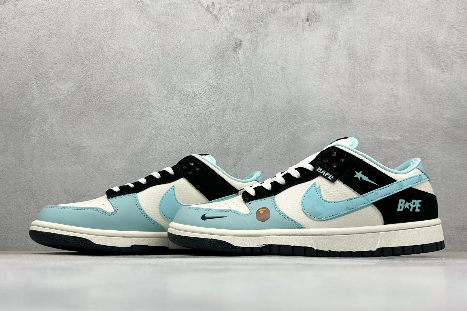 280 Nike SB Dunk Low x BAPE 蓝白小勾 SJ8888-002