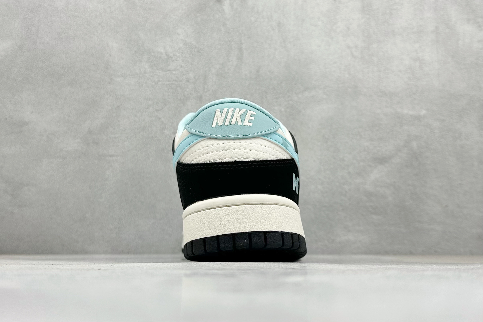 280 Nike SB Dunk Low x BAPE 蓝白小勾 SJ8888-002