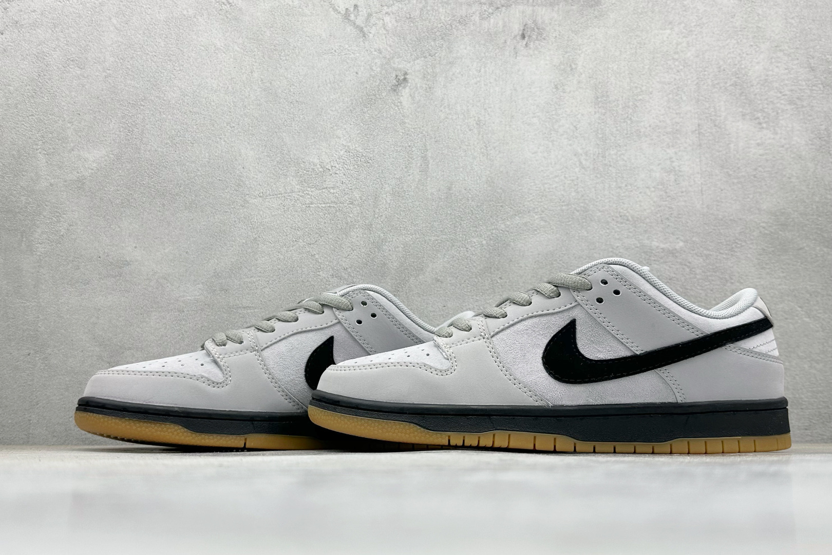 200 NIKE SB Dunk Low Pro 灰黑 FJ1674-002