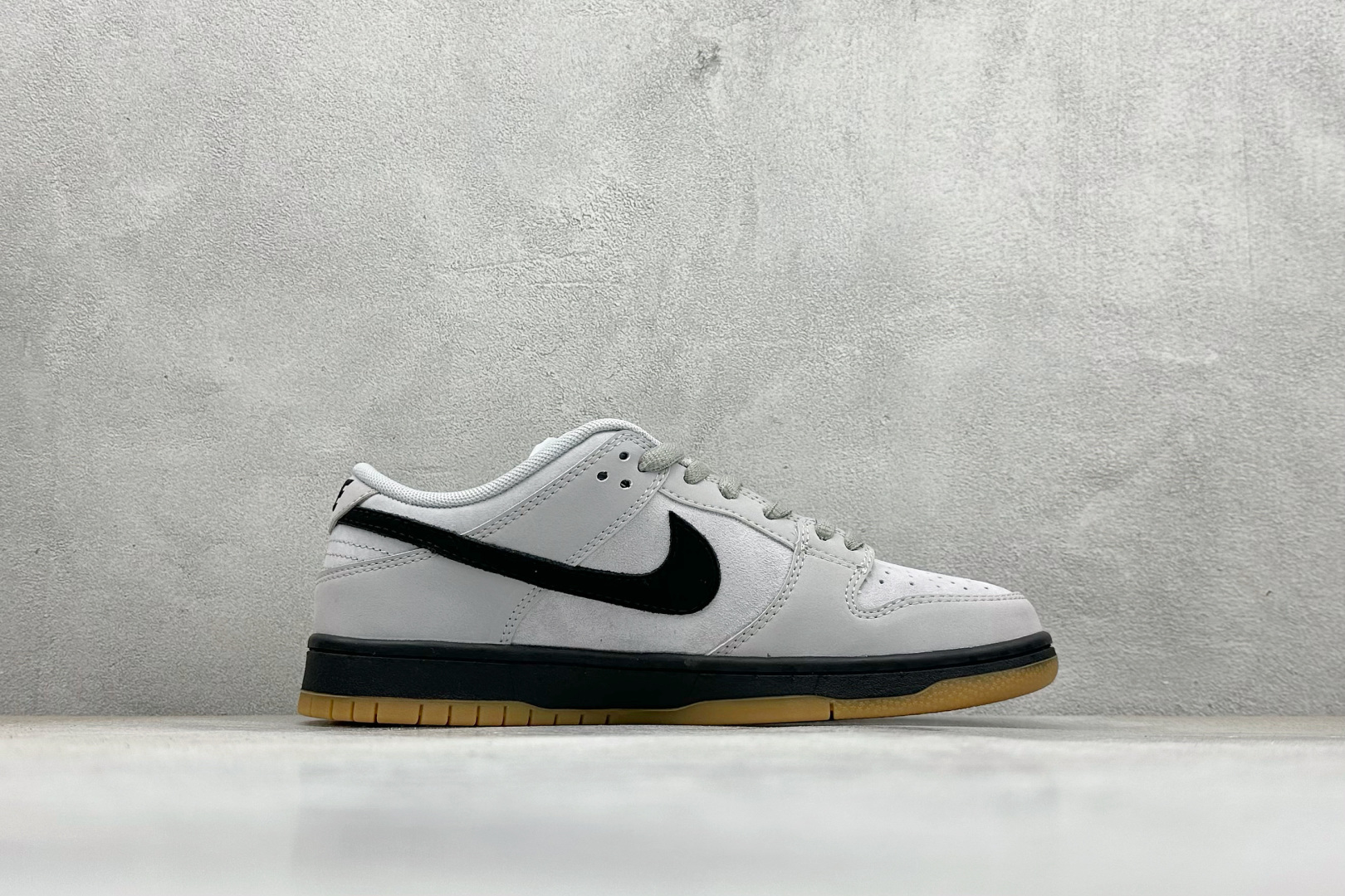 200 NIKE SB Dunk Low Pro 灰黑 FJ1674-002