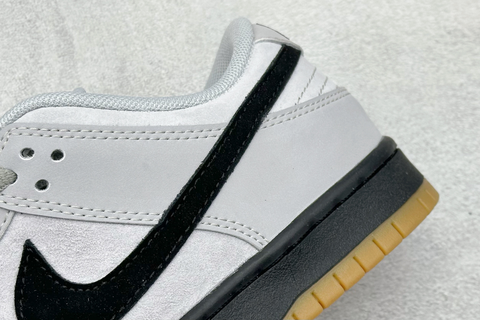 200 NIKE SB Dunk Low Pro 灰黑 FJ1674-002