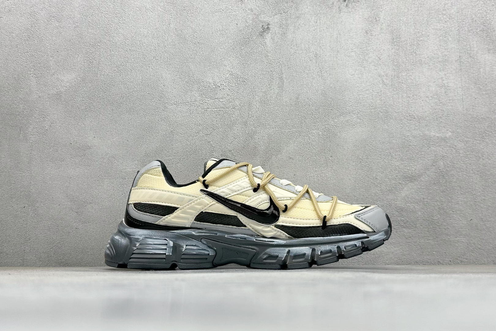 300 NIKE INITIAOR创始者系列复古休闲运动舒适跑鞋 394055-100