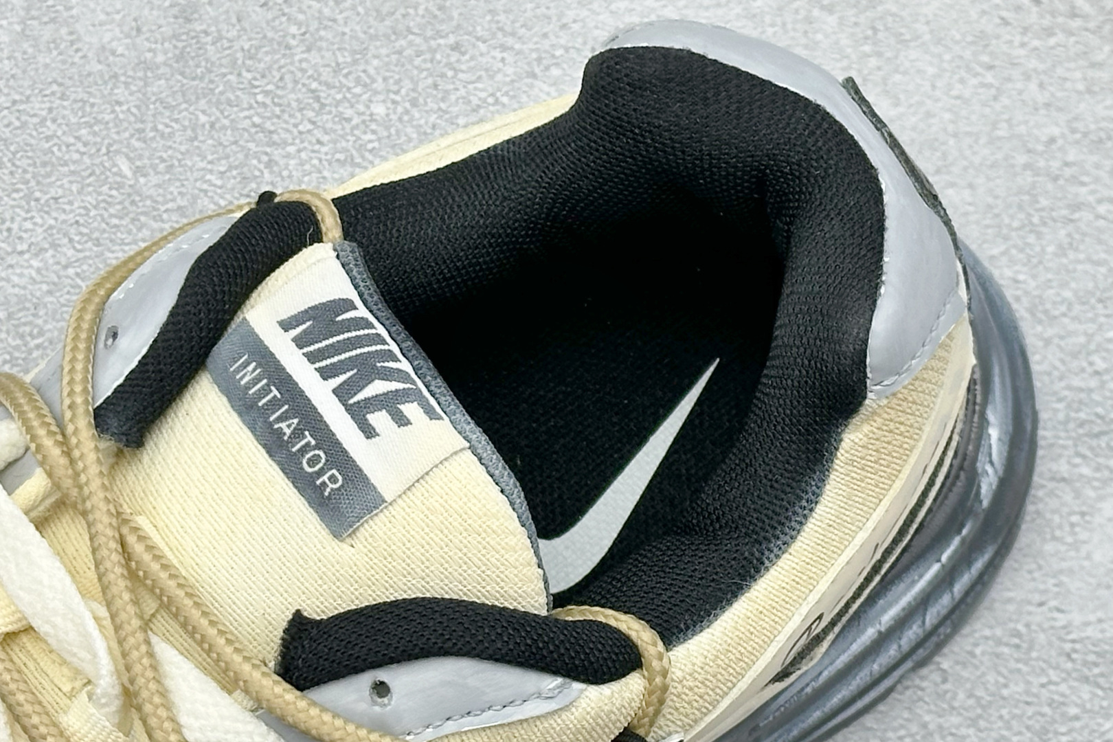 300 NIKE INITIAOR创始者系列复古休闲运动舒适跑鞋 394055-100