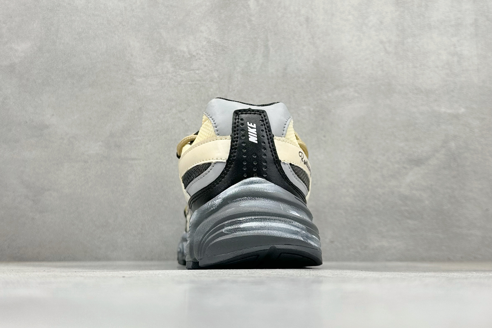 300 NIKE INITIAOR创始者系列复古休闲运动舒适跑鞋 394055-100