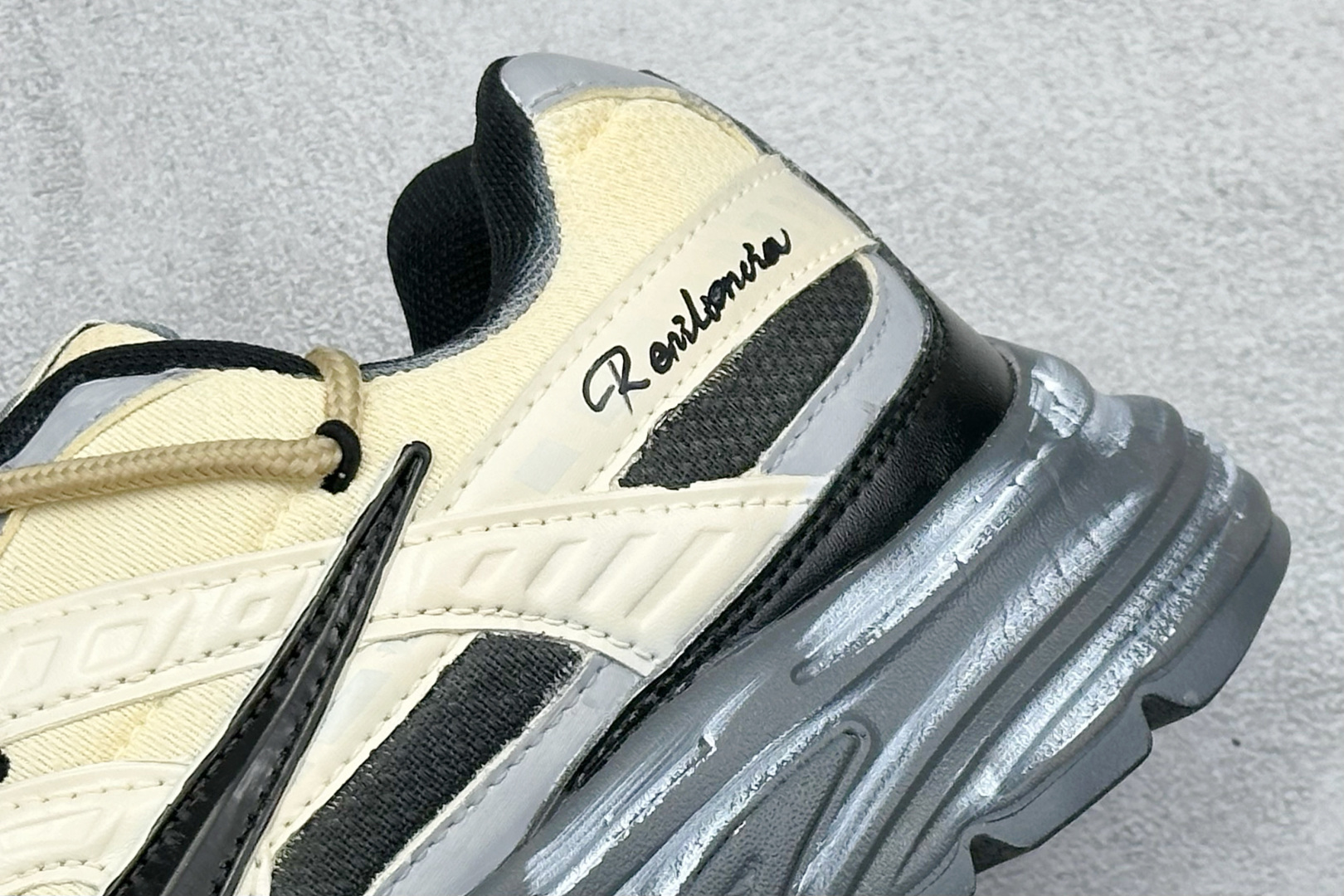 300 NIKE INITIAOR创始者系列复古休闲运动舒适跑鞋 394055-100