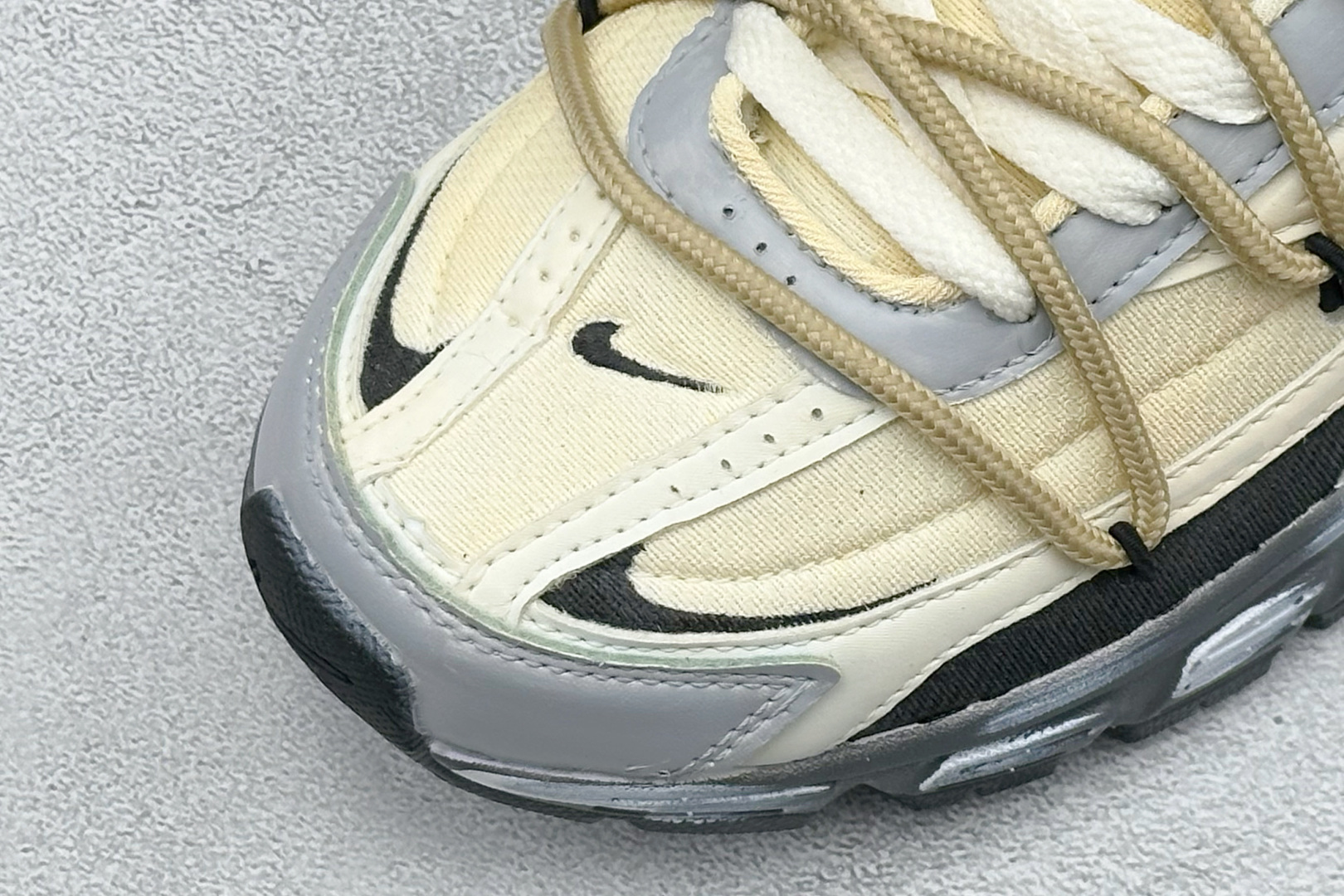 300 NIKE INITIAOR创始者系列复古休闲运动舒适跑鞋 394055-100