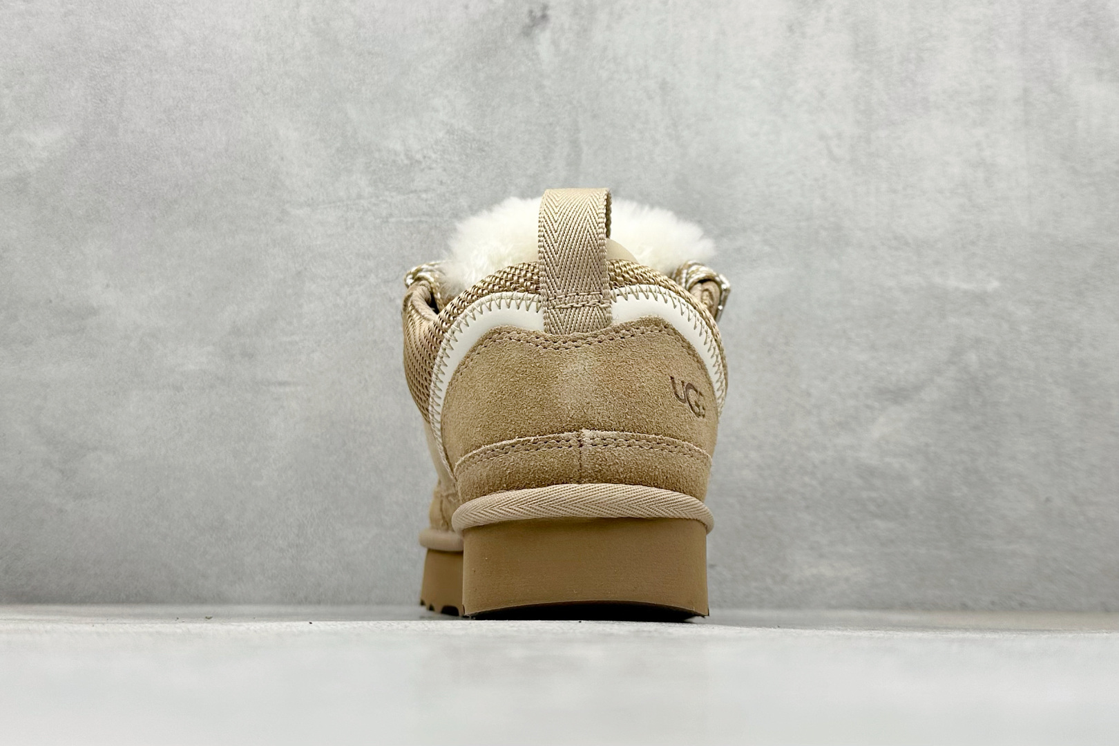 300 UGG Classic Uitra Mini 系列 梅尔拼接鞋带低帮休闲鞋 1144032